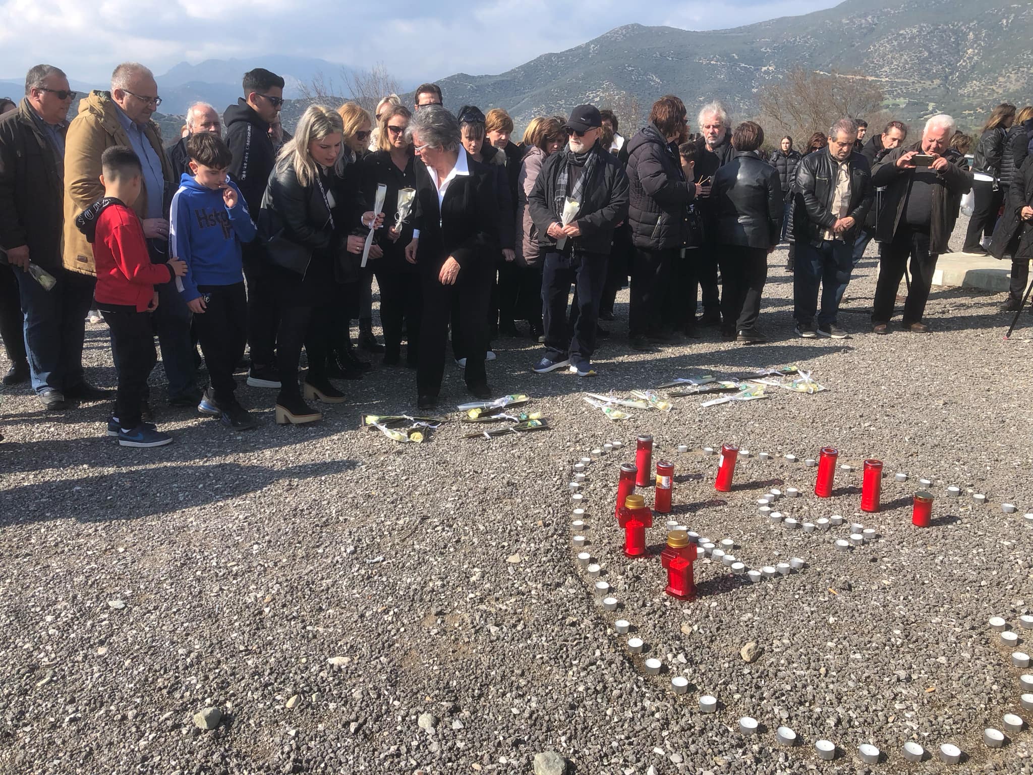 Τρισάγιο για τα θύματα της τραγωδίας των Τεμπών διοργάνωσαν φορείς των Γόννων (ΦΩΤΟ)