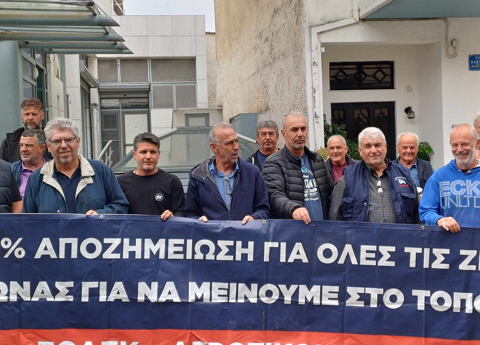 Ζητούν αποζημιώσειος για ενασπορές στο βαμβάκι- παράσταση διαμαρτυρίας αγροτών στον ΕΛΓΑ Λάρισας (ΦΩΤΟ)