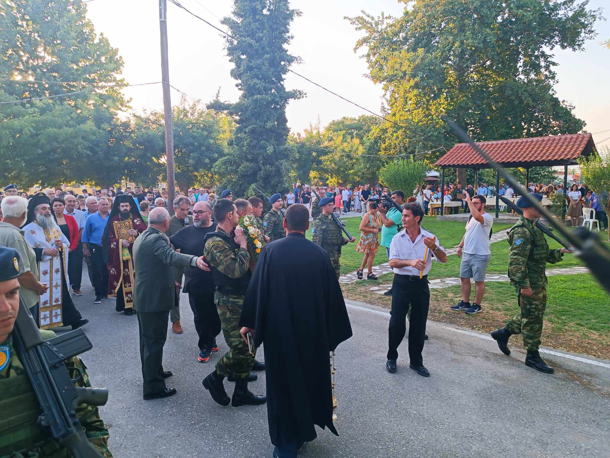 Λιτανεία της εικόνας του Αγίου Παϊσίου στον Αμπελώνα (ΦΩΤΟ)