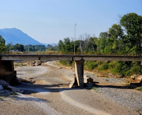 «Στέγνωσε» ο Πηνειός στα Τρίκαλα -Έχει να βρέξει εδώ και μήνες [εικόνες - βίντεο]