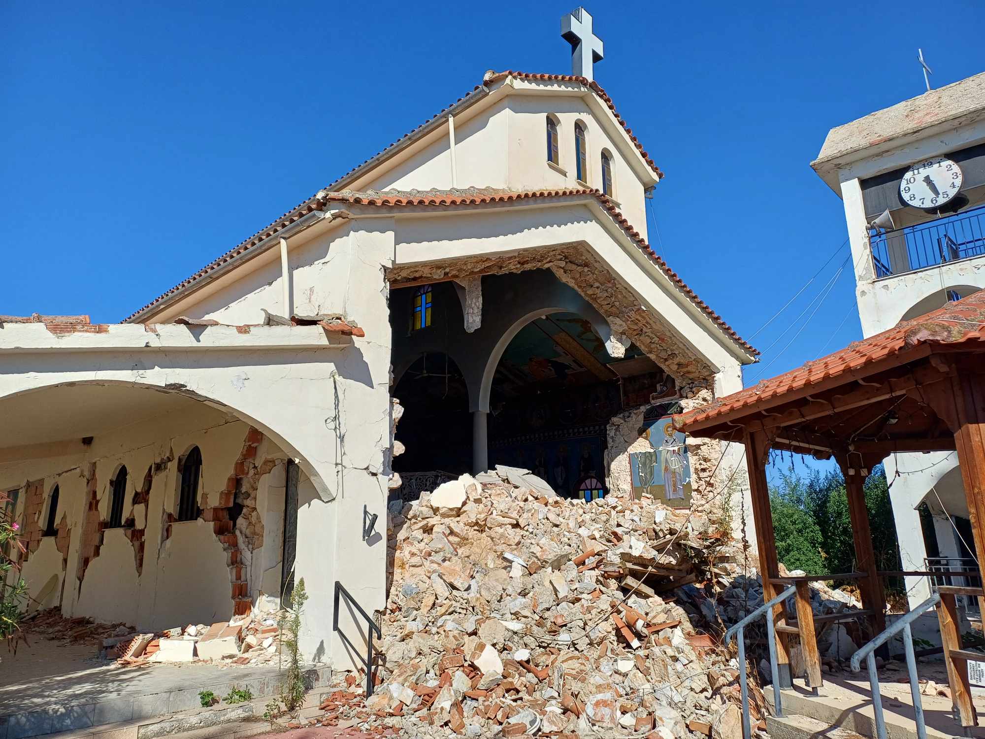 Οργή στους κατοίκους του Κουτσόχερου για τις μηνύσεις για την κατεδάφιση των σεισμόπληκτων (ΦΩΤΟ)