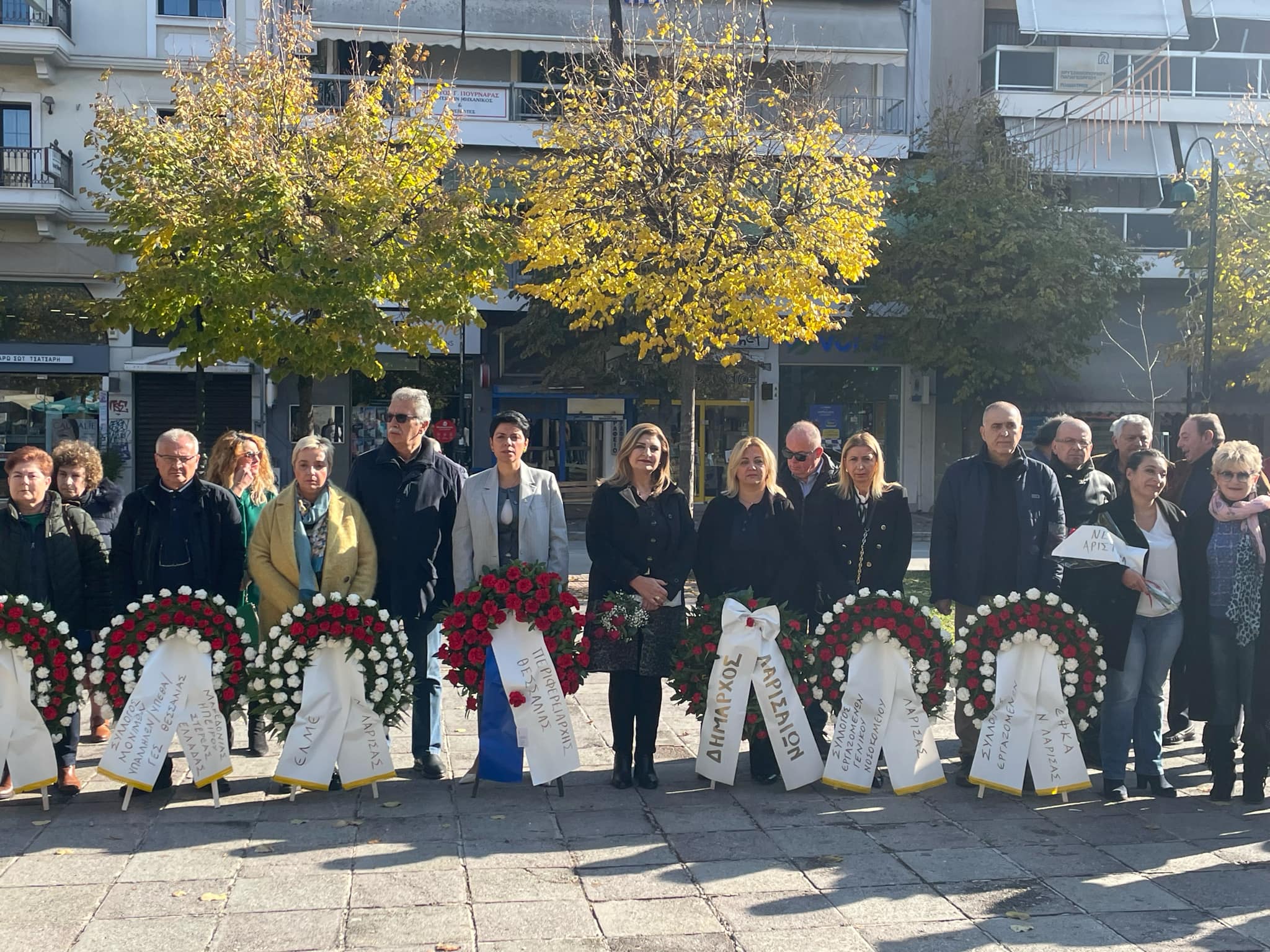 Λάρισα: Τιμήθηκε η 51η επέτειος του Πολυτεχνείου με κατάθεση στεφάνων στην πλατεία νομαρχίας (ΦΩΤΟ)