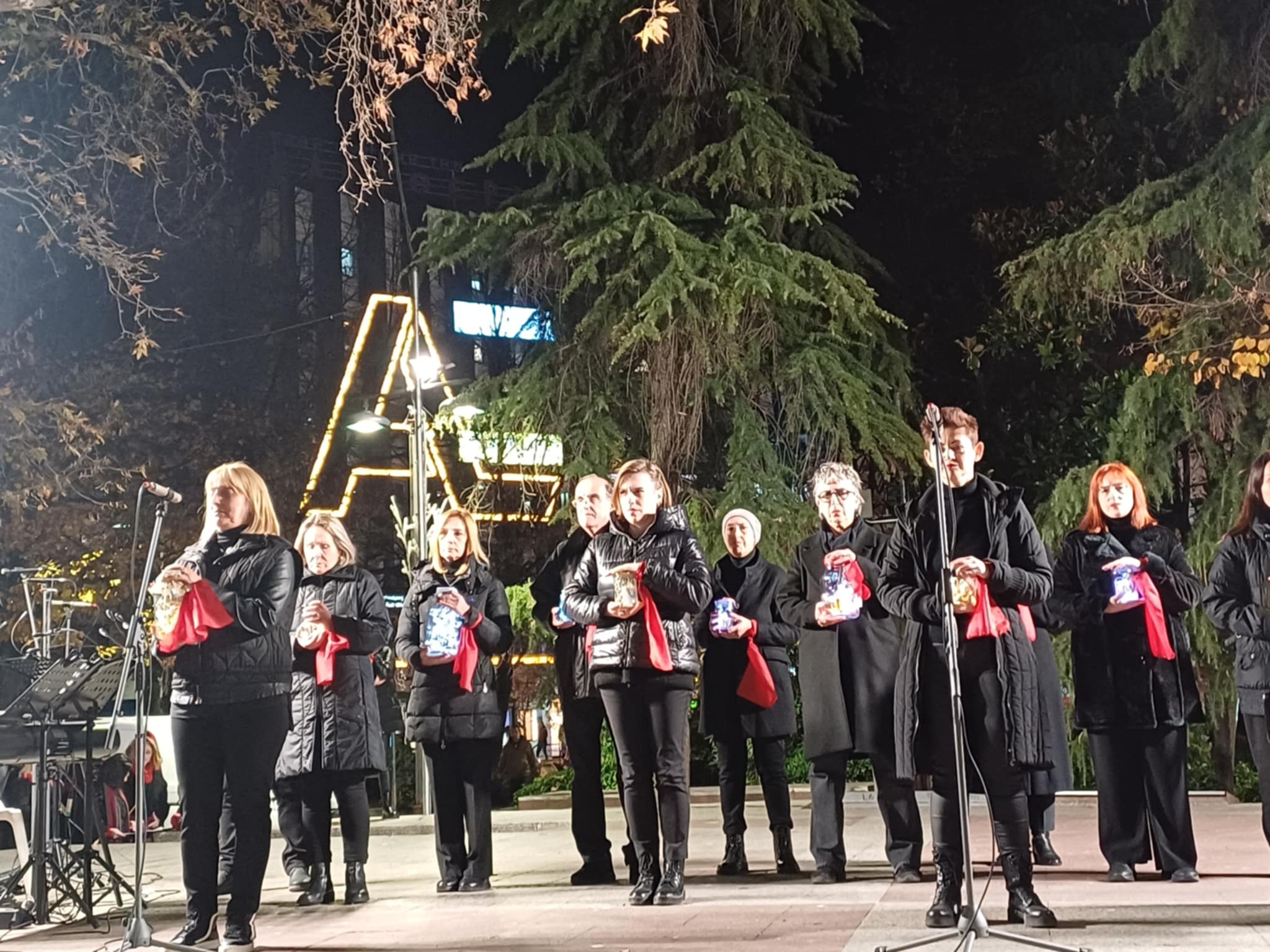 Ένωσαν τις δυν-αμεις στελνοντας μήνυμα ενάντια στη βία κατά των γυναικών στην κεντρική πλατεία (ΦΩΤΟ)