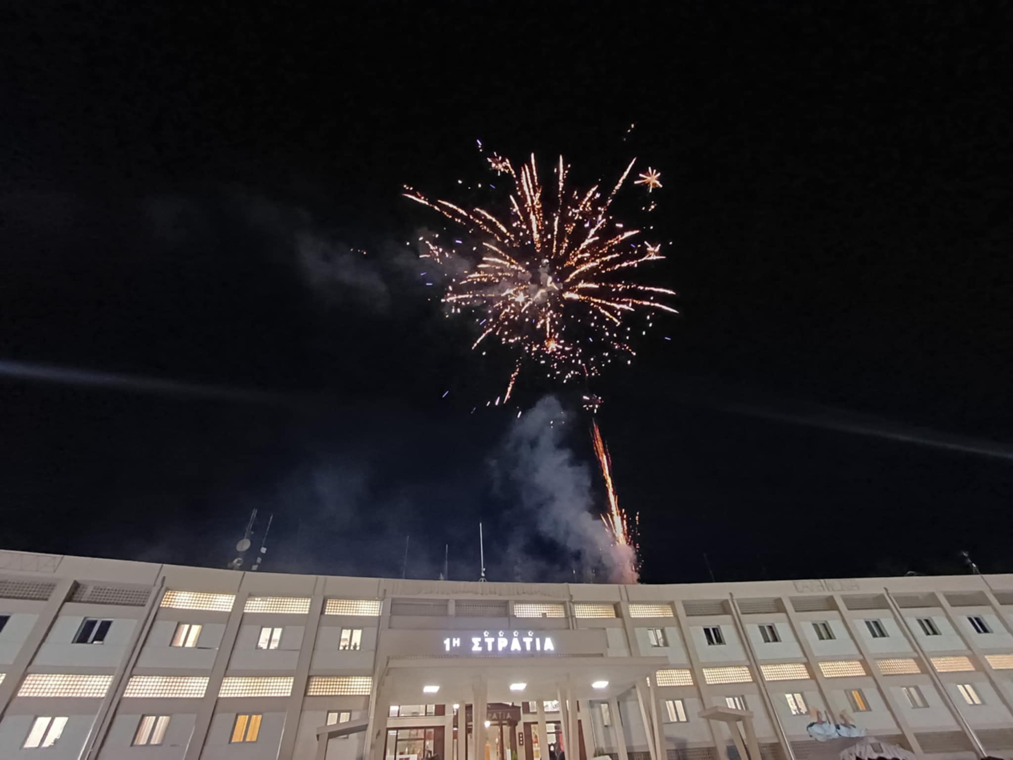 Φωταγωγηθηκε το Δέντρο στην 1η Στρατιά σε γιορτινό κλίμα (ΦΩΤΟ+video)