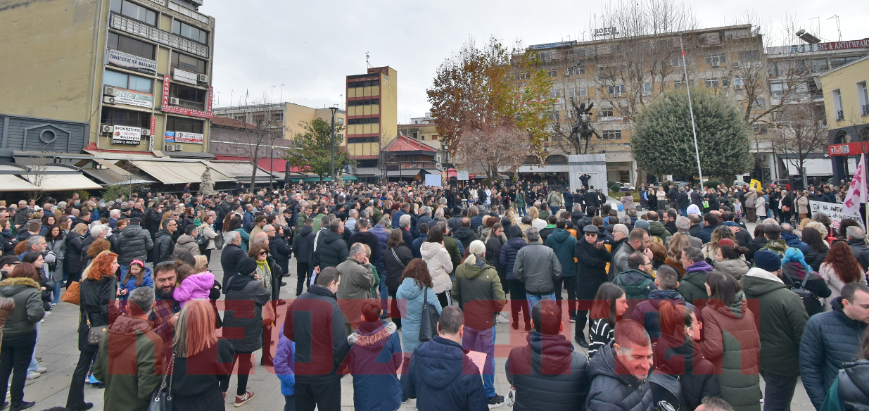 «Δεν έχω οξυγόνο»: Μεγαλειώδης συγκέντρωση των Καρδιτσιωτών για την τραγωδία των Τεμπών (φωτο+video)