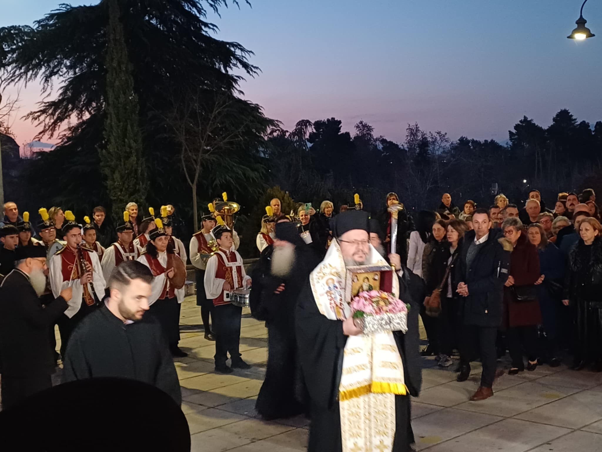 Πλήθος πιστών στον Άγιο Αχίλλιο για την Τίμια Κάρα του Οσίου Δαυίδ (ΦΩΤΟ-ΒΙΝΤΕΟ)