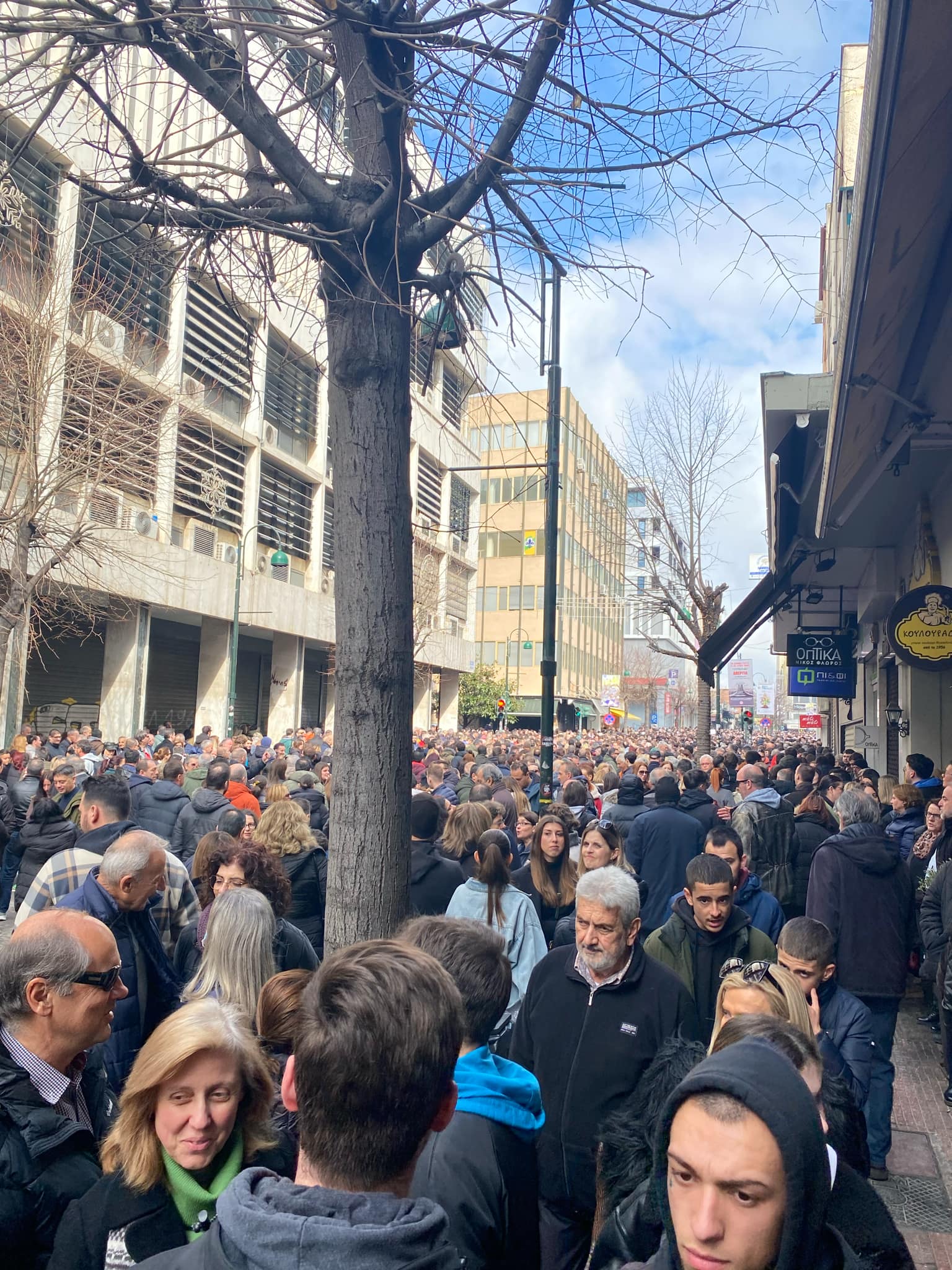 Απίστευτη συγκεντρωση: όλη η Λάρισα στην πλατεία για τα Τεμπη-δεκάδες χιλιάδες κόσμου (ΦΩΤΟ)