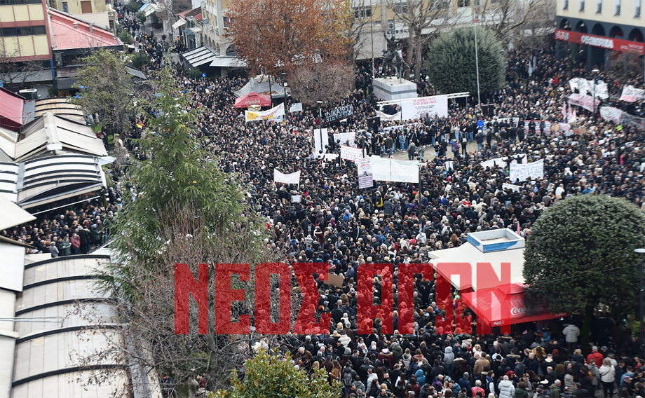 «Φωνή λαού» για τα Τέμπη στην Καρδίτσα - λαοθάλασσα στην κεντρική πλατεία και τον κεντρικό πεζόδρομο (φωτο)