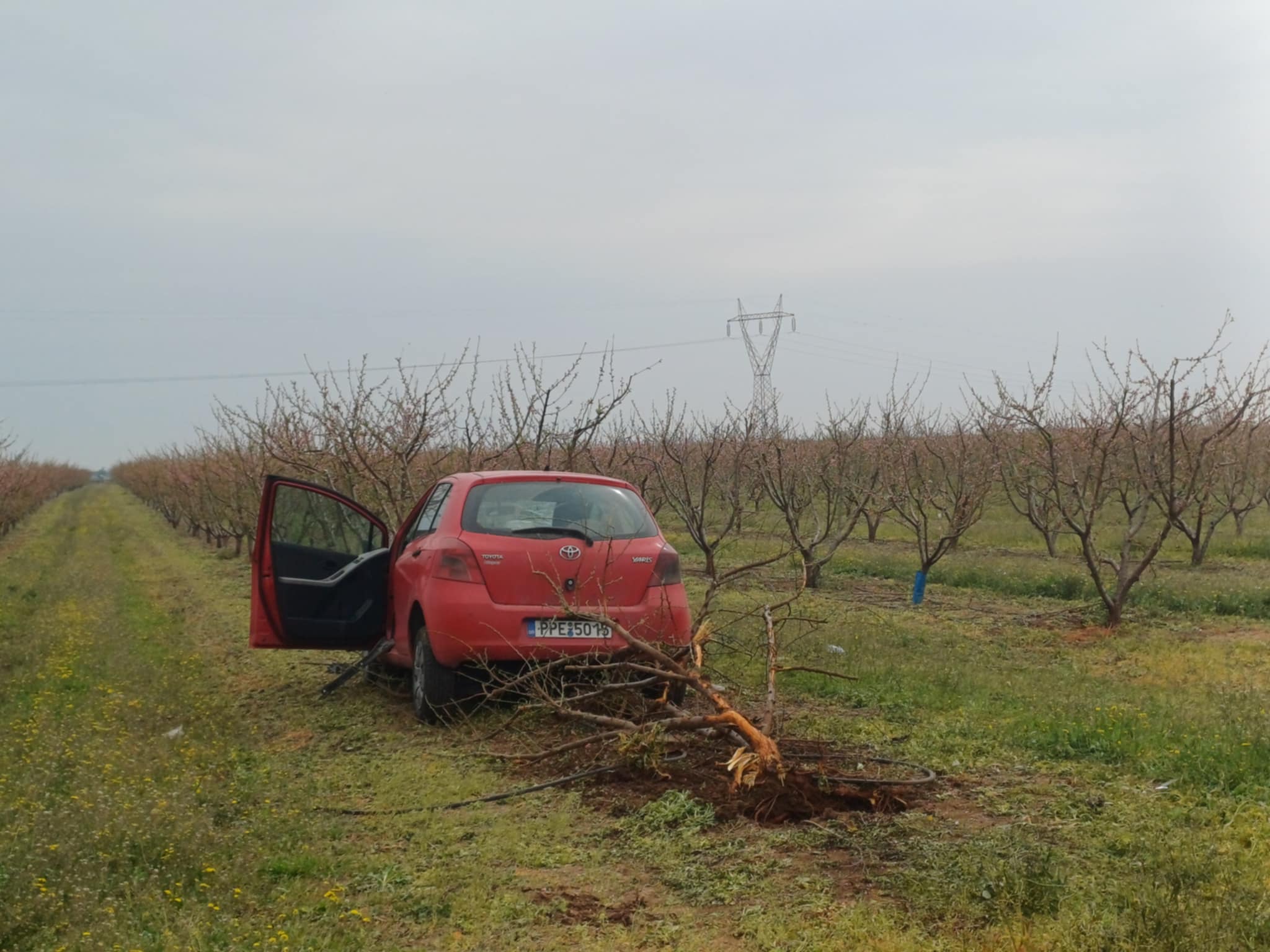 Σοβαρό τροχαίο έξω από τη Γιάννουλη -σύγκρουδη δύο ΙΧ με τρεις τραυματίες (ΦΩΤΟ)