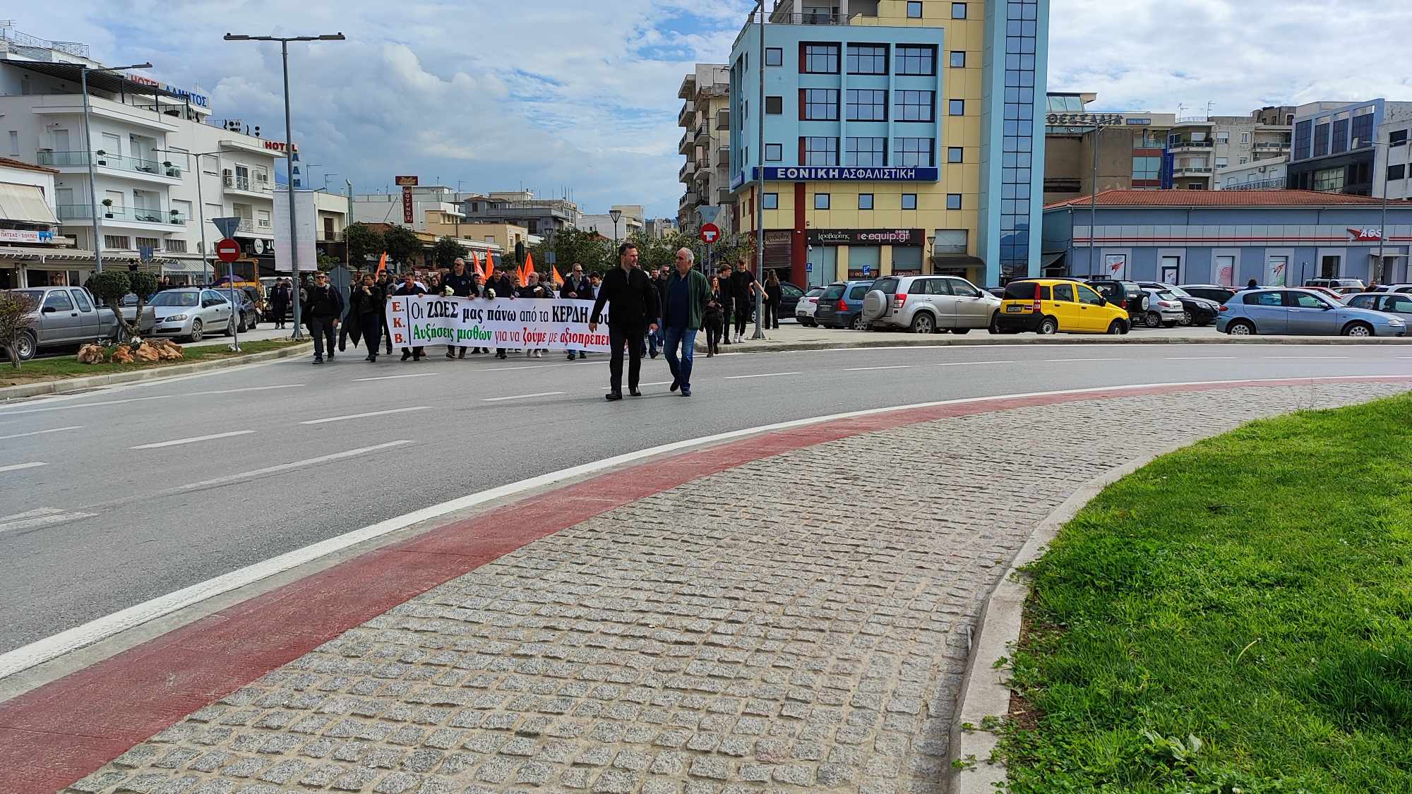 Παμβολιώτικο συλλαλητήριο: Πορεία προς το πανεπιστήμιο και το σταθμό του ΟΣΕ στο Βόλο (ΦΩΤΟ)