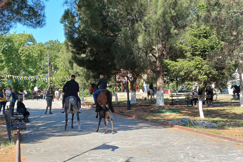 Καβάλα παν στην εκκλησιά , καβάλα προσκυνάνε... στους Γόννους ανήμερα του Αη Γιώργη (ΦΩΤΟ)