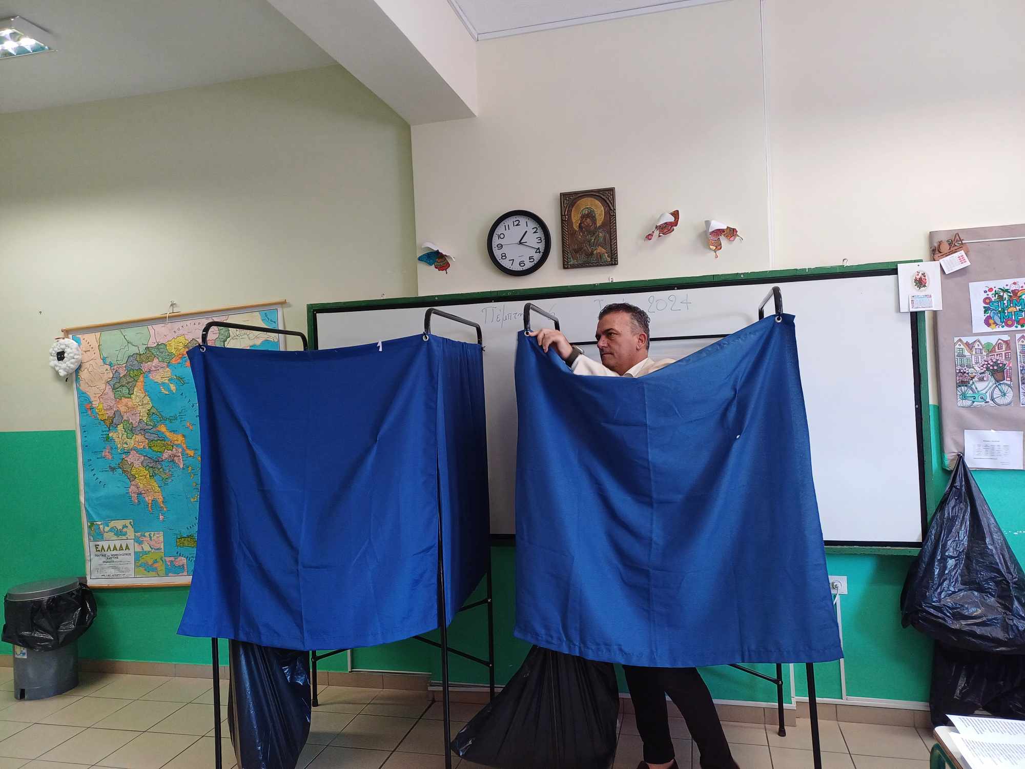 Στη Γιάννουλη ψήφισε ο δήμαρχος Λαρισαίων Θανάσης Μαμάκος (ΦΩΤΟ)
