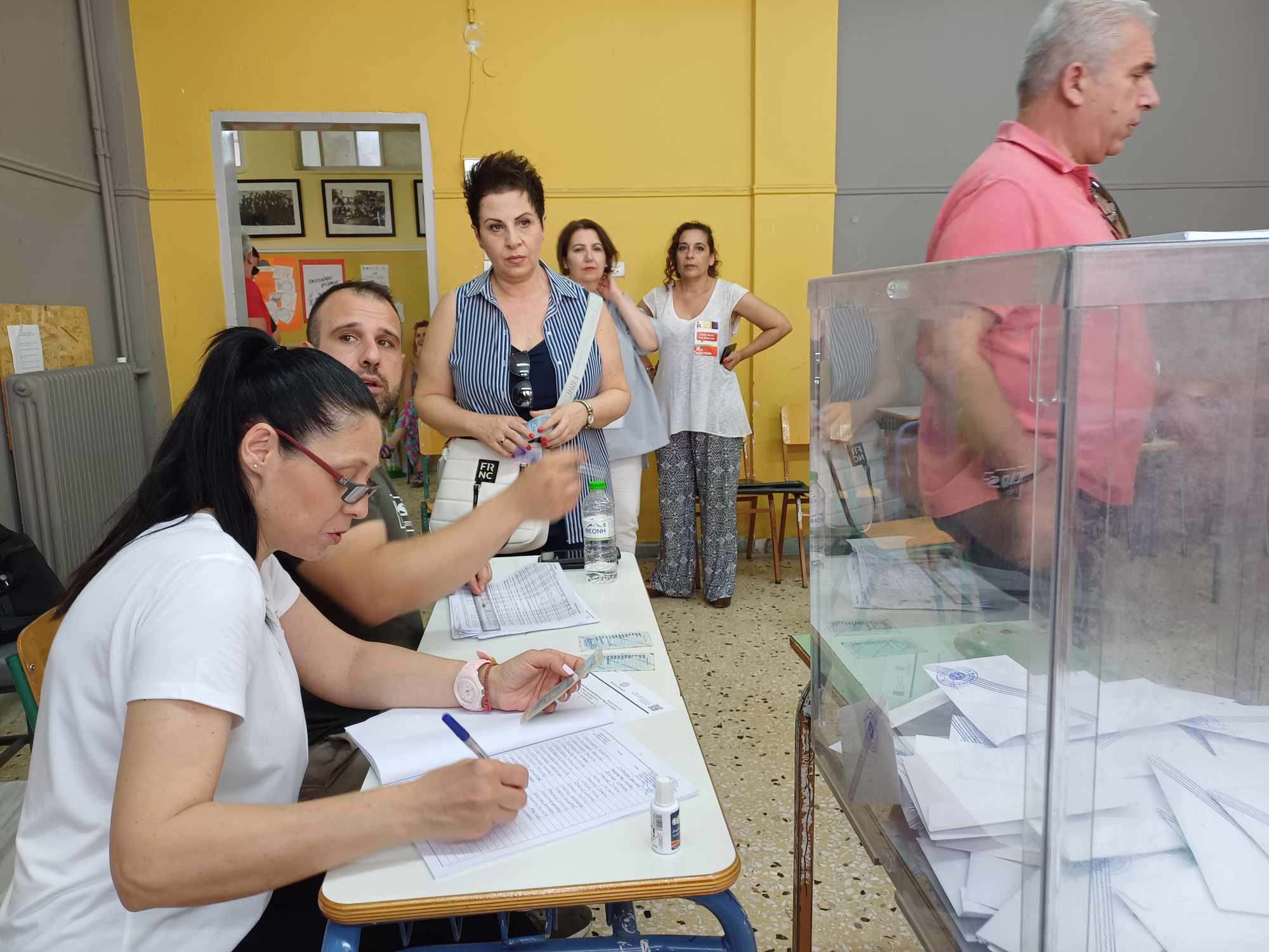 Ψηφίζουν από το πρωί και φεύγουν για παραλίες οι Λαρισαίοι (ΦΩΤΟ)