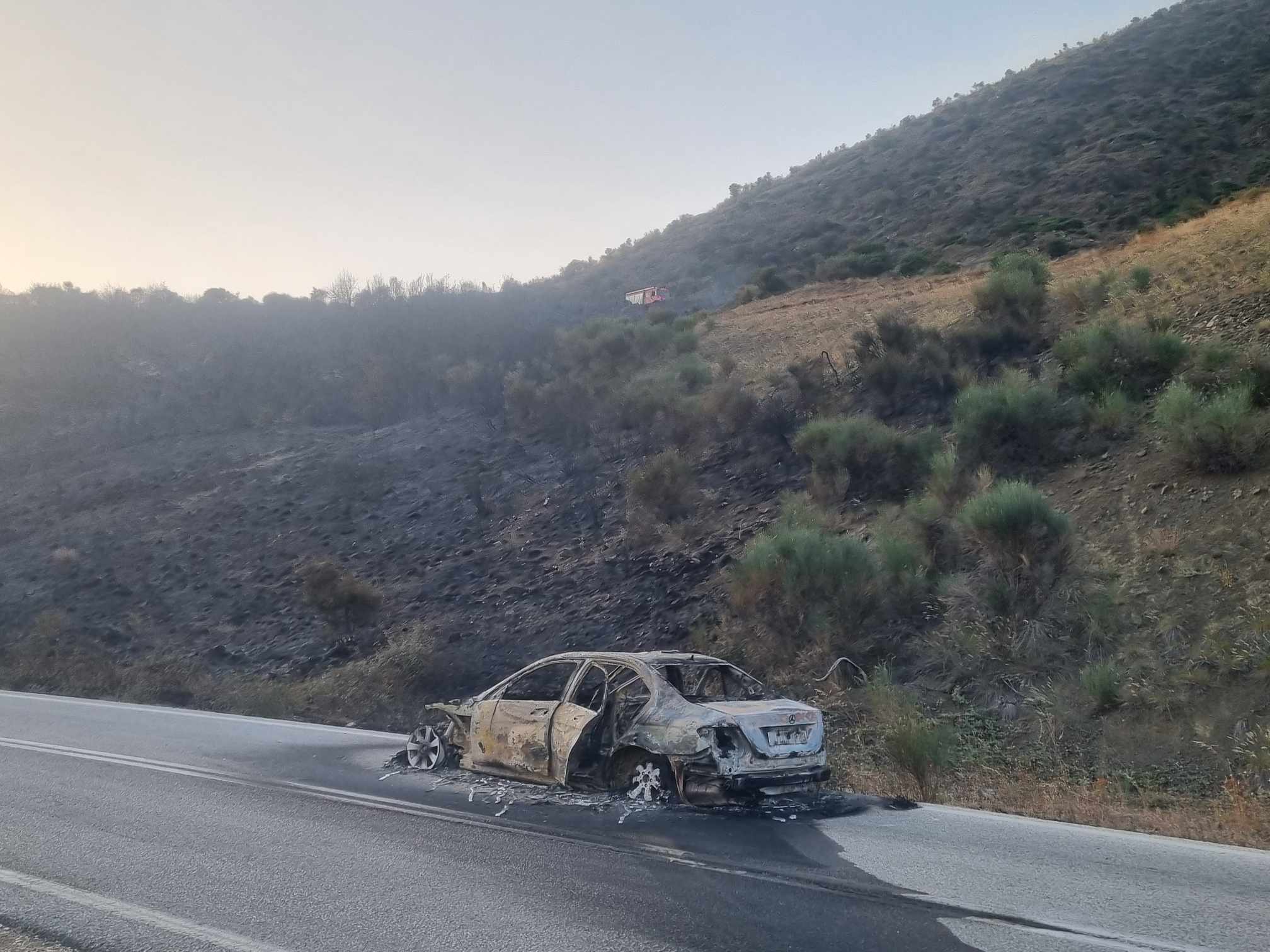 Μαίνεται η πυρκαγιά στο Ορθοβούνι Καλαμπάκας- Το ΙΧ από το οποίο ξεκίνησε η φωτιά (ΦΩΤΟ +video)