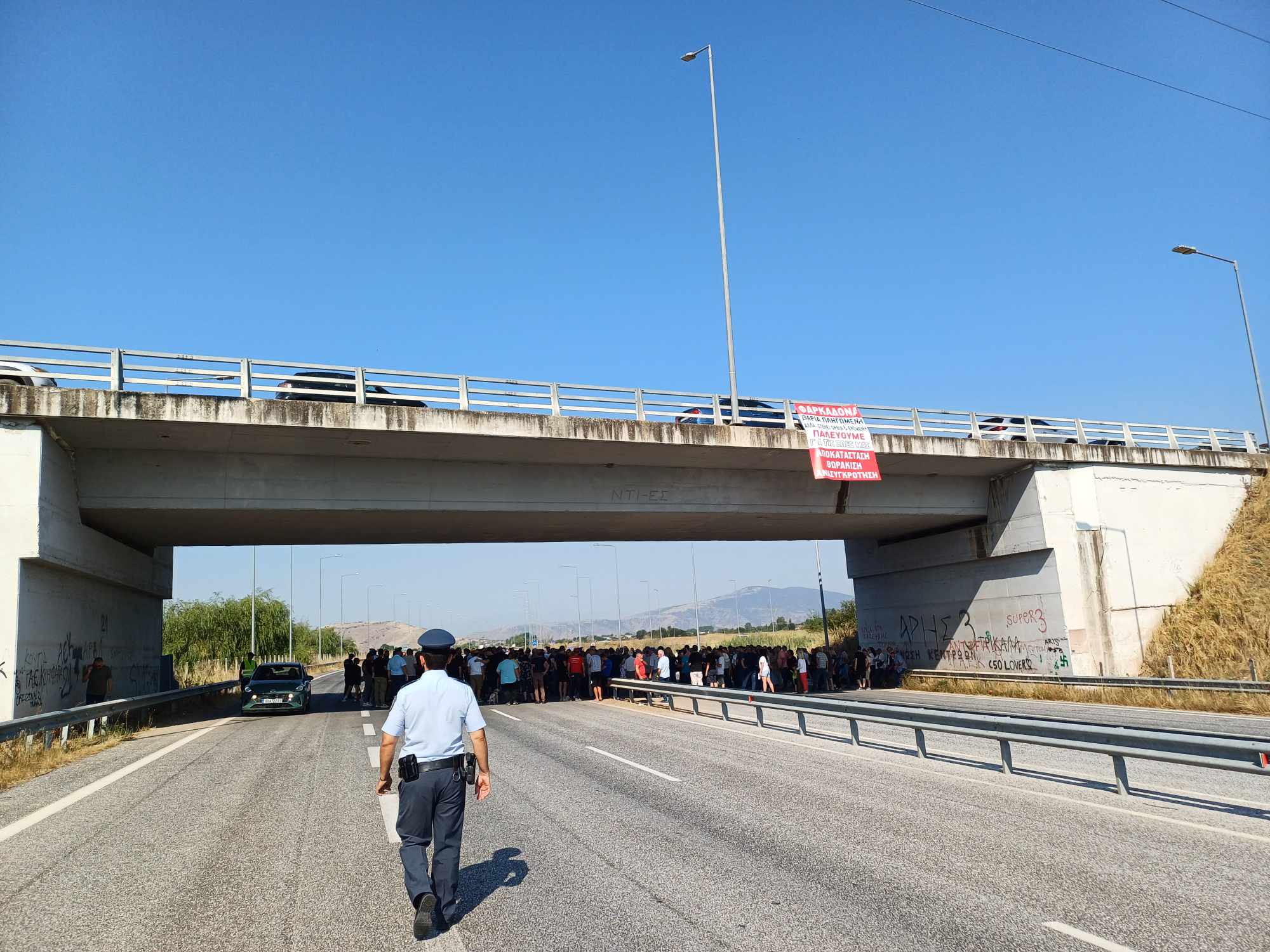 Απέκελισαν συμβολικά την ΕΟ Λα΄ρισας- Τρικάλων οι πλημμυροπαθείς της Φαρκαδόνας- ζητούν αποζημιώσεις, έργα (ΦΩΤΟ+video)