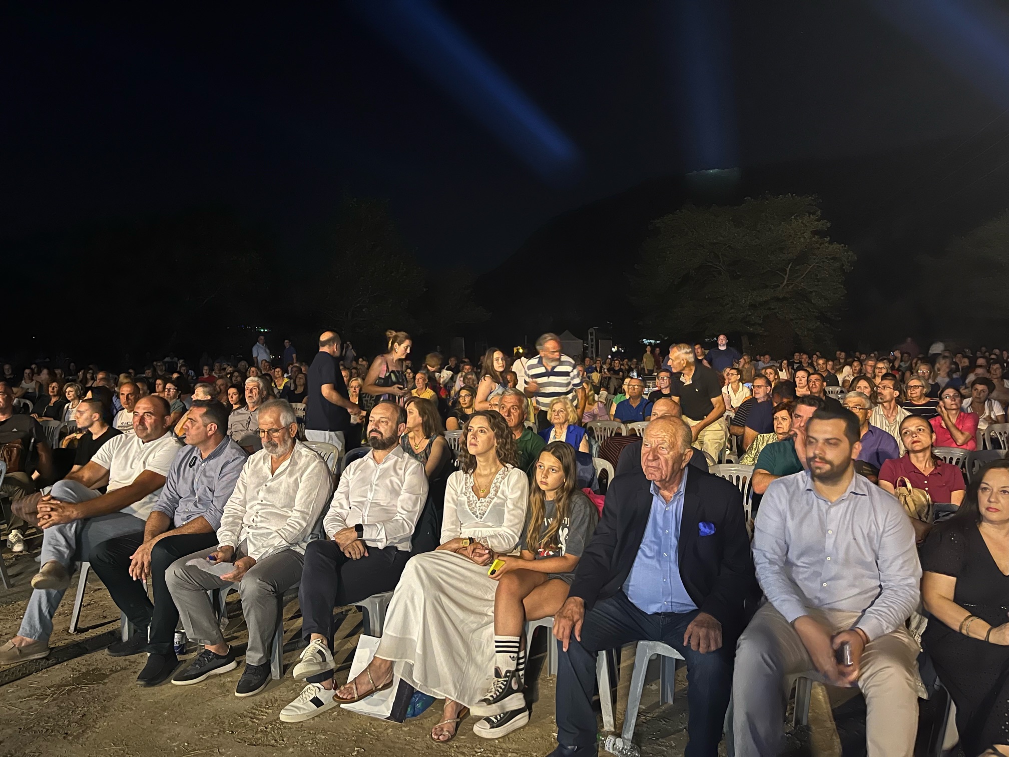 Πλήθος κόσμου στη συναυλία του Χρ. Νικολόπουλου στο Μουζάκι-Μαγική η βραδιά στον Πάμισο (ΦΩΤΟ)