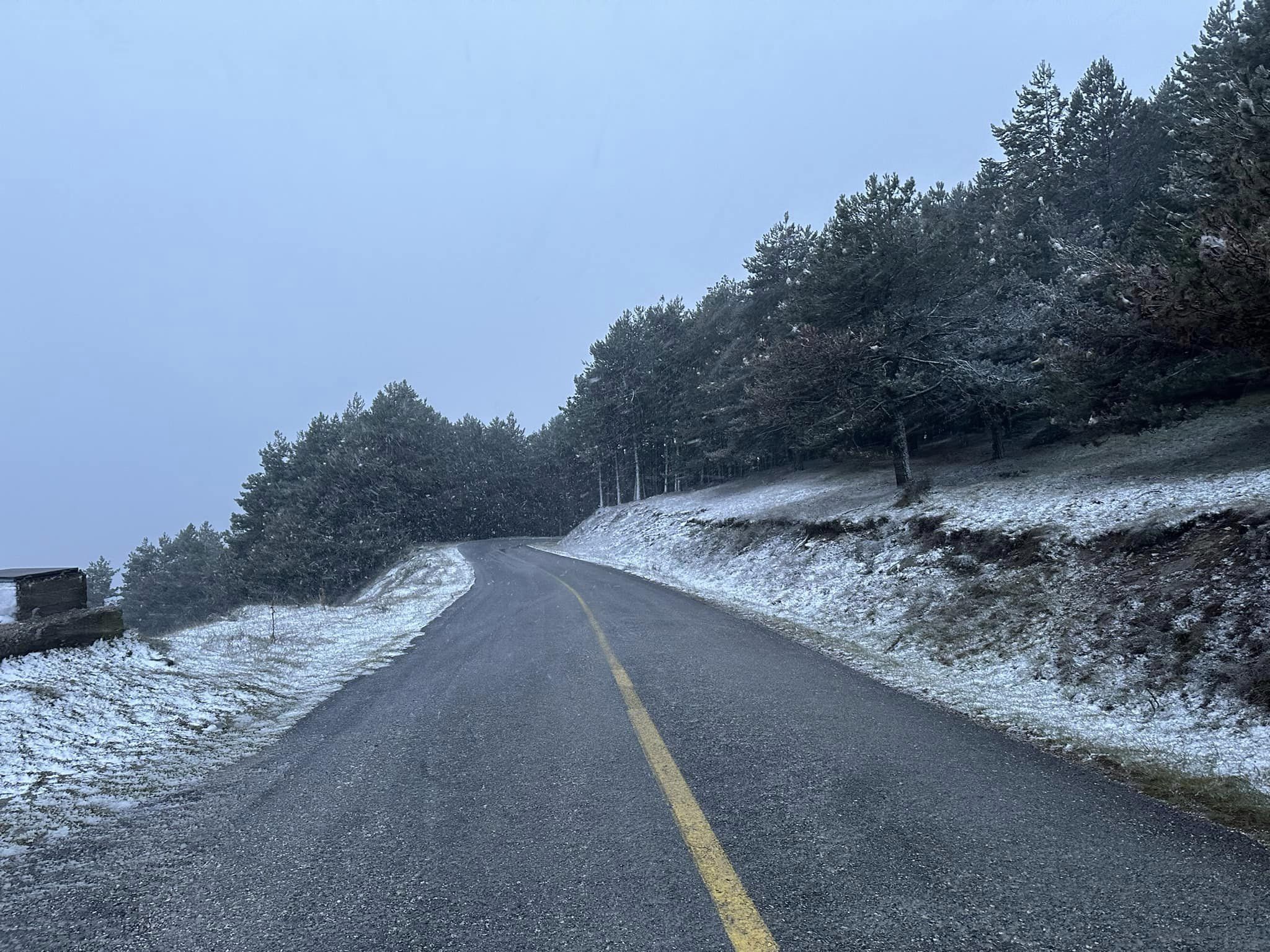 Έπεσε το πρώτο χιόνι στα ορεινά της Ελασσόνας (ΦΩΤΟ)