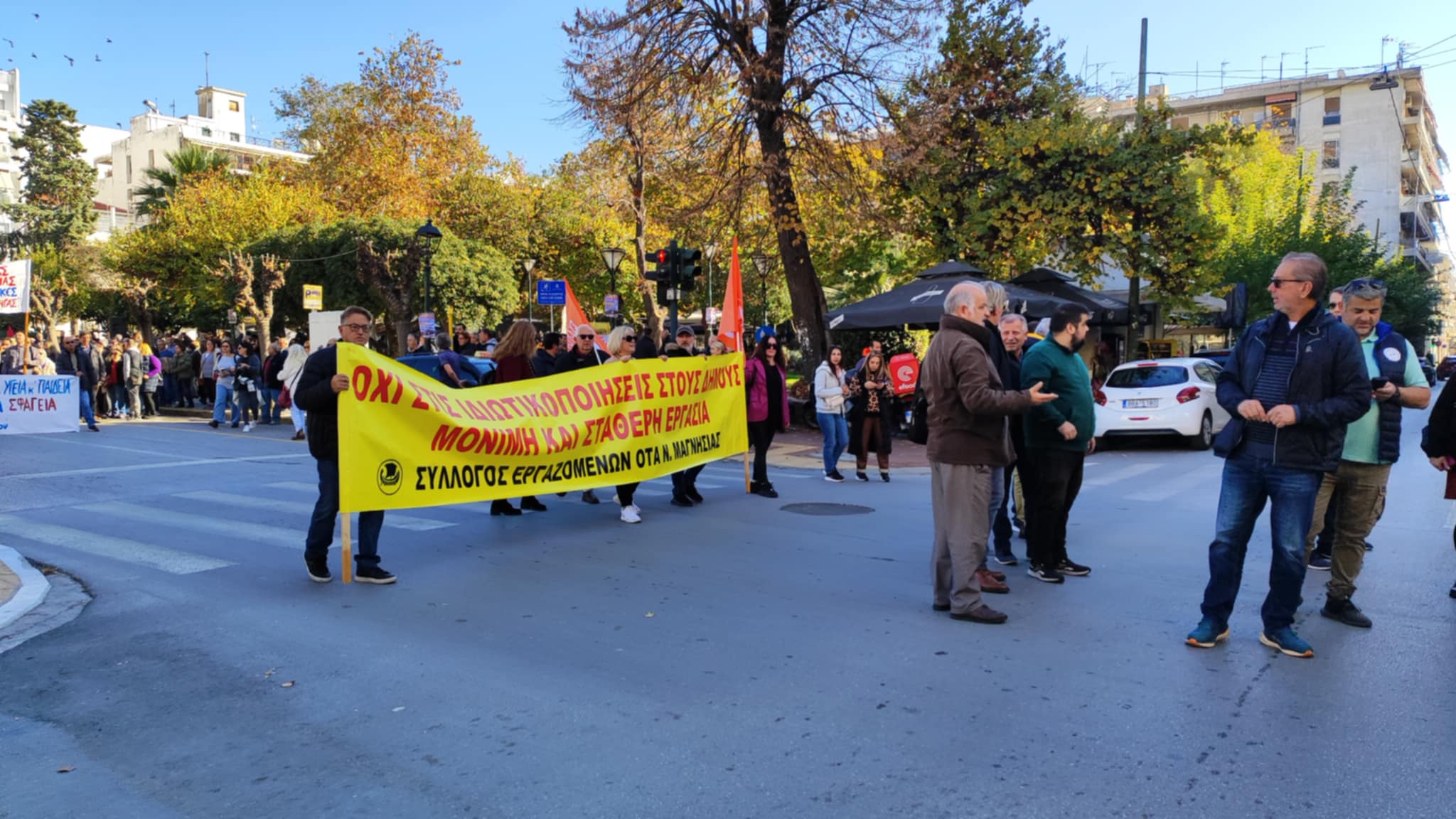 Μαζική συμμετοχή εργαζομένων στυην απεργιακή συγκέντρωση στον Βόλο (ΦΩΤΟ)