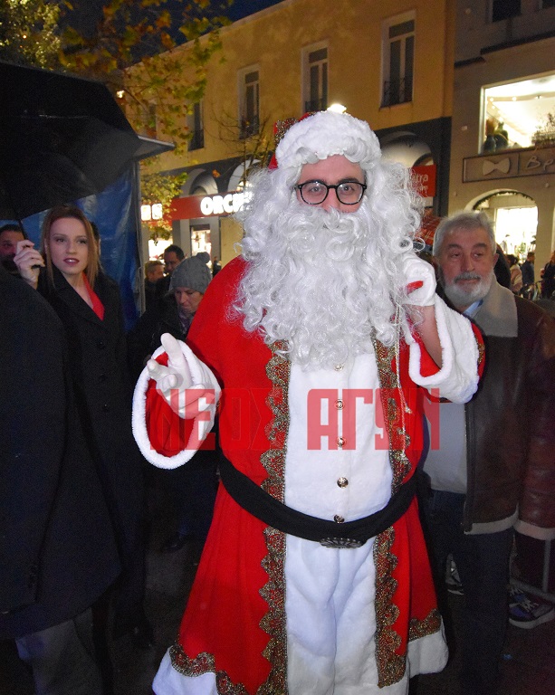 Χριστουγεννιάτικη «λάμψη» στην Καρδίτσα, κατάμεστη η πλατεία στη φωταγώγηση του δέντρου (φωτο - βίντεο)