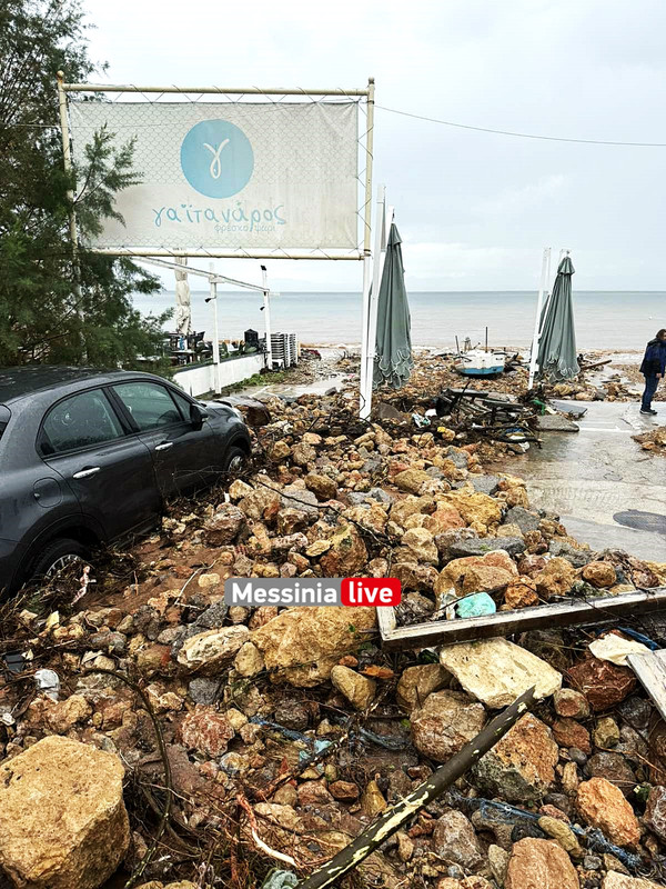 Κακοκαιρία στην Καλαμάτα: Μεγάλες καταστροφές στις Κιτριές - Χείμαρρος ξήλωσε δρόμο και παρέσυρα αυτοκίνητα