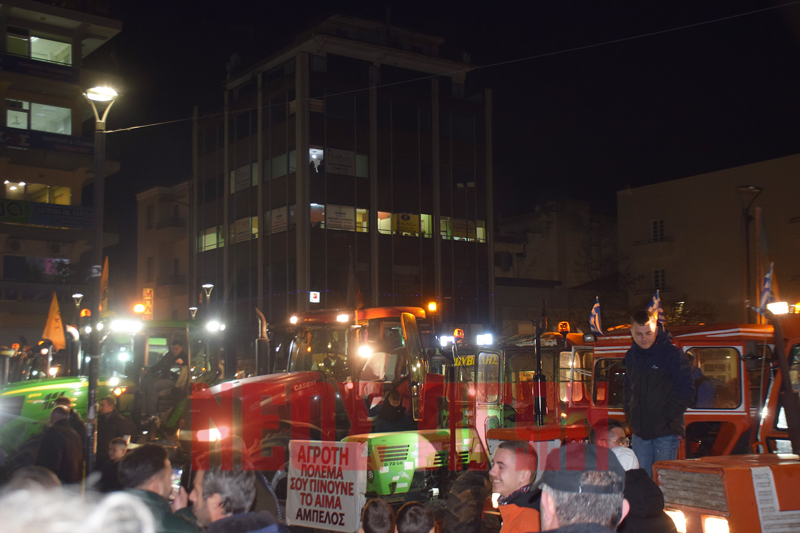 Η καρδιά του μπλόκου του Ε-65 χτύπησε στο κέντρο της Καρδίτσας (φωτο - βίντεο)