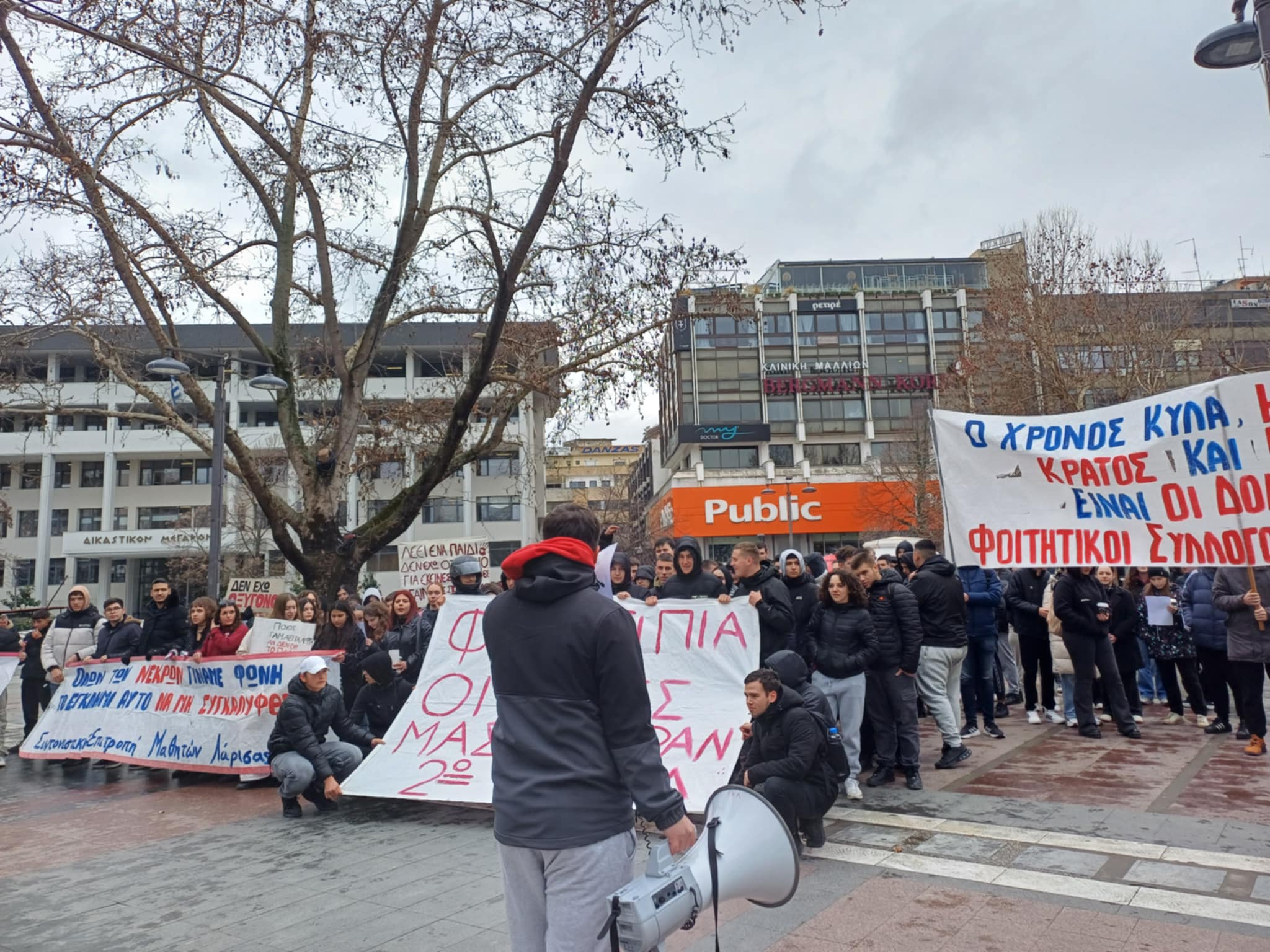 Στο σταθμό κατέληξε η πορεία μαθητών, φοιτητών στη Λάρισα (ΦΩΤΟ)