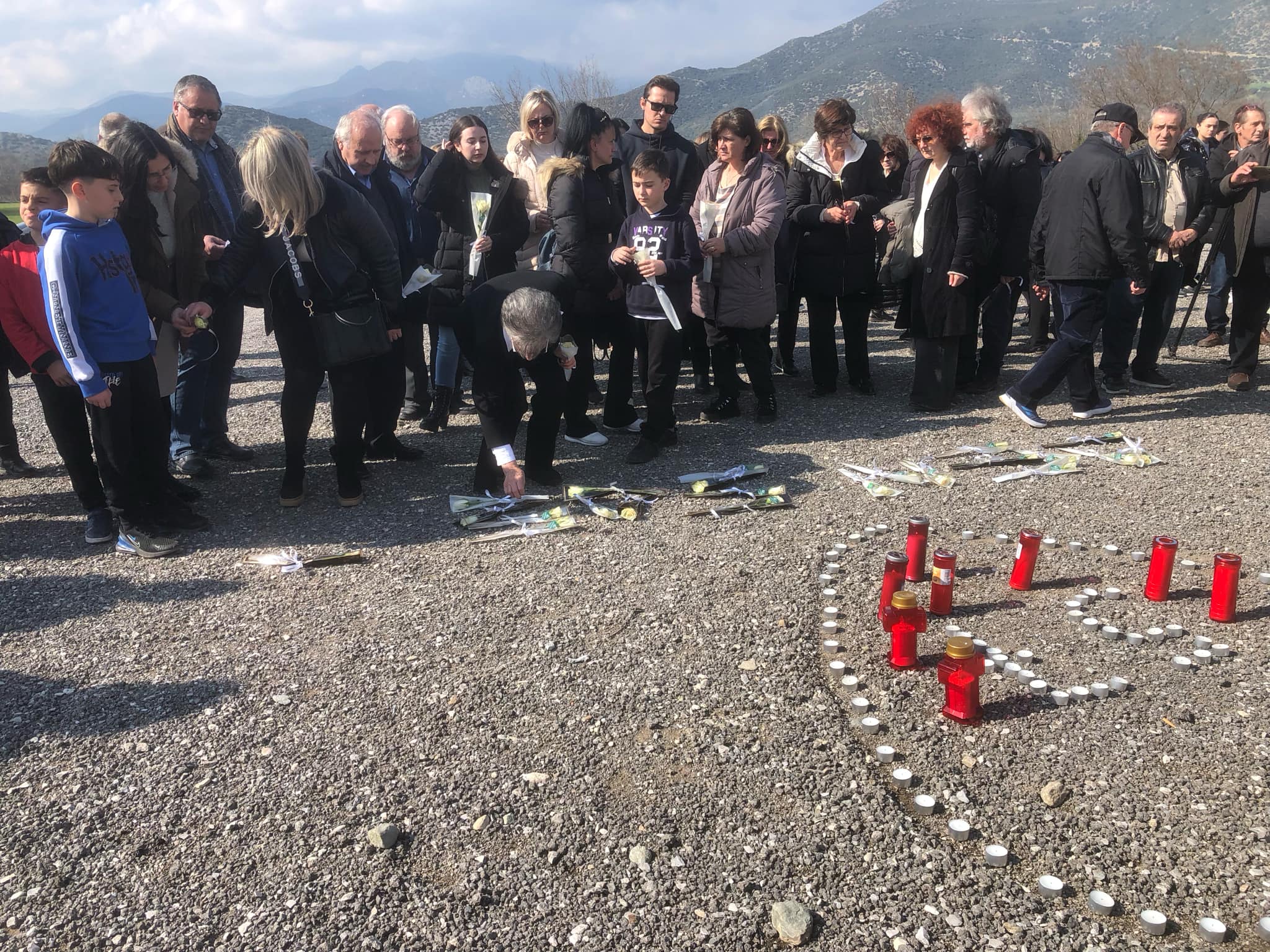 Τρισάγιο για τα θύματα της τραγωδίας των Τεμπών διοργάνωσαν φορείς των Γόννων (ΦΩΤΟ)