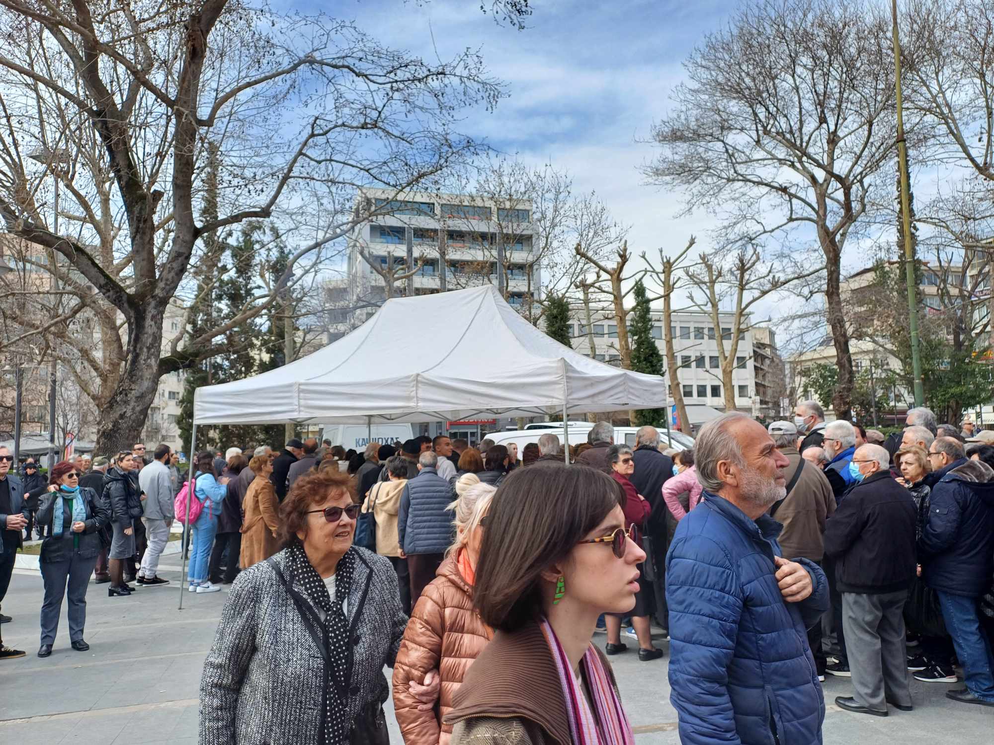 Ξεσήκωσε τους Λαρισαίους με τα τραγούδια και το...χιούμορ του ο Γιάννης Ζουγαννέλης (ΦΩΤΟ+video)