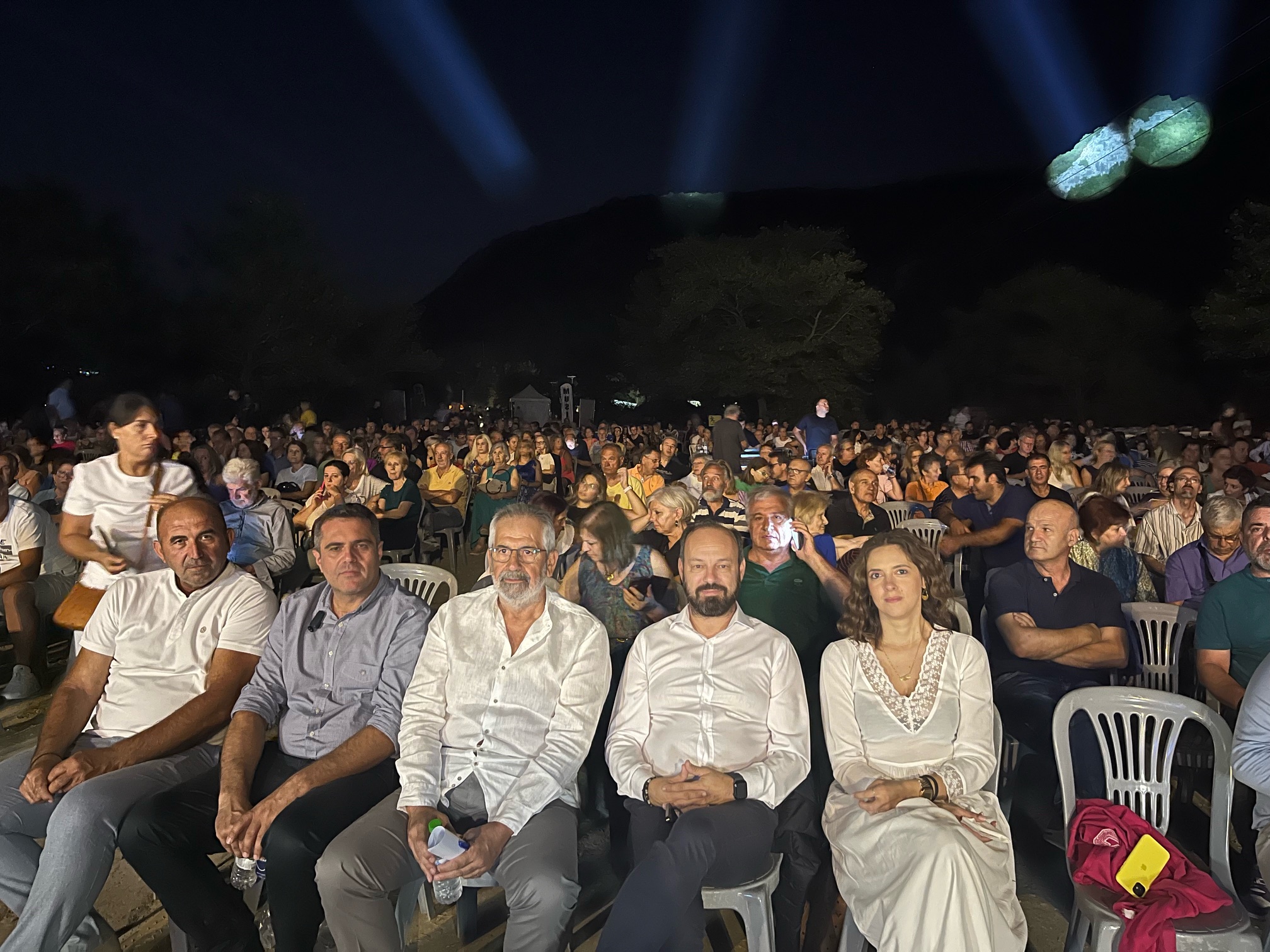 Πλήθος κόσμου στη συναυλία του Χρ. Νικολόπουλου στο Μουζάκι-Μαγική η βραδιά στον Πάμισο (ΦΩΤΟ)