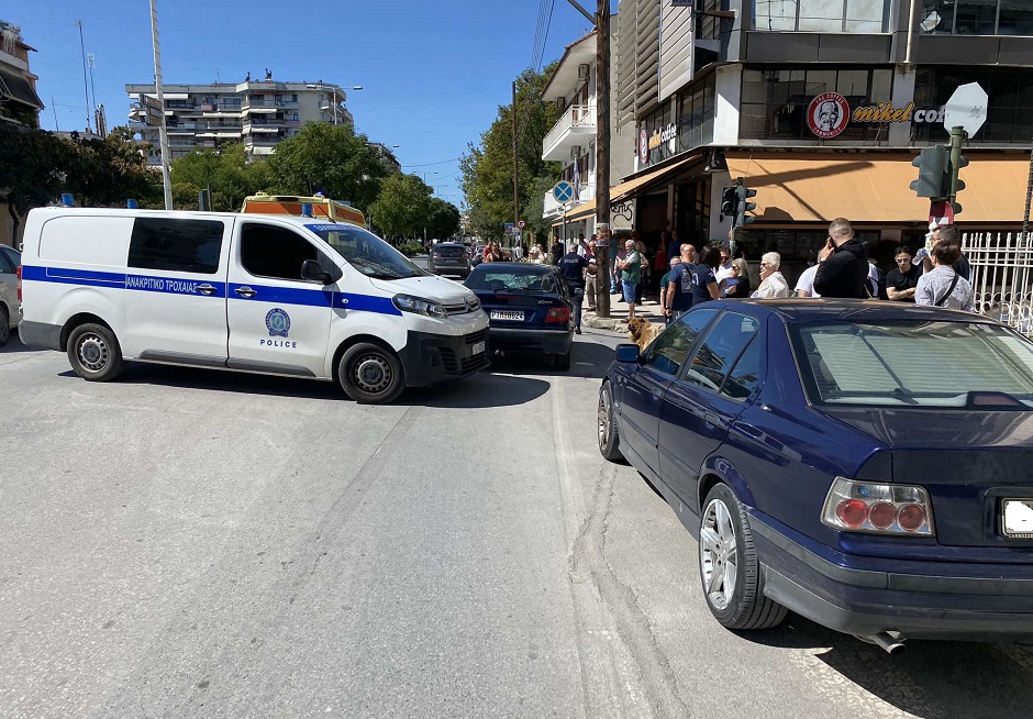 ΤΩΡΑ: Σοβαρός τραυματισμός πεζού από παρα΄συρση στην Ηρώων Πολυτεχνείοτυ (ΦΩΤΟ)