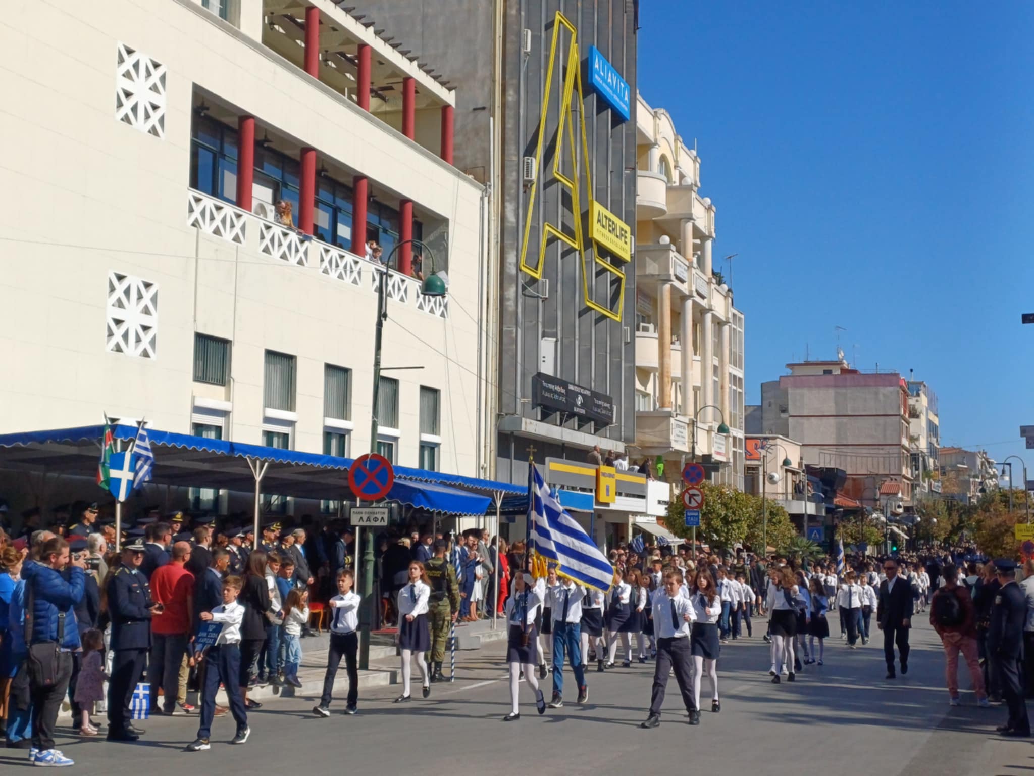 Λεβεντιά και περηφάνια στην παρέλαση των μαθητών της Λάριας (ΦΩΤΟ