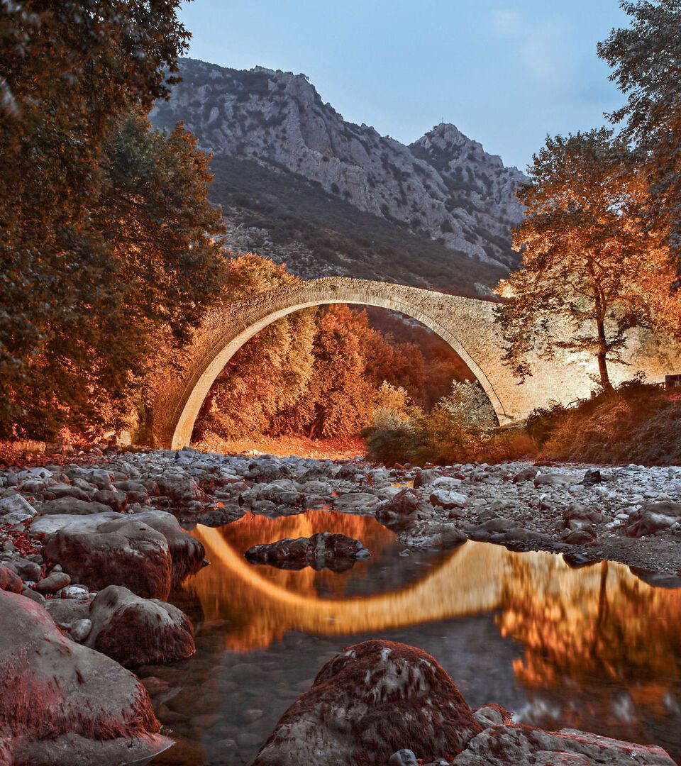 Το Θεσσαλικο χωριό που μοιάζει να ξεπήδησε από παραμ΄ύθι- απόδραση με σκι και βόλτα στο ελατοδάσος