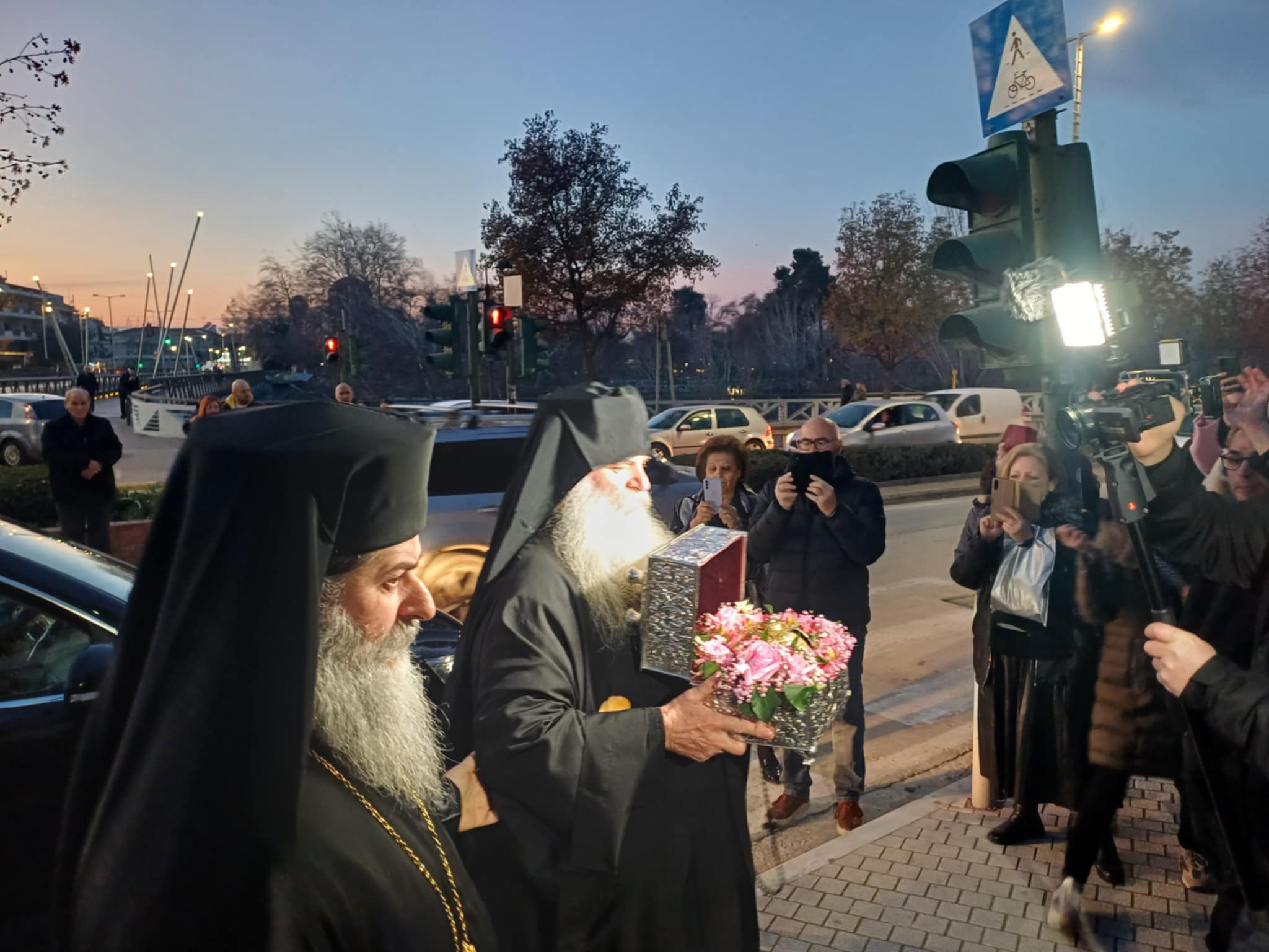 Πλήθος πιστών στον Άγιο Αχίλλιο για την Τίμια Κάρα του Οσίου Δαυίδ (ΦΩΤΟ-ΒΙΝΤΕΟ)