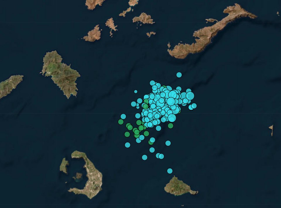 Αγωνία στις Κυκλάδες: Πέντε σεισμοί άνω των 4 Ρίχτερ σε μία ώρα στην Αμοργό -Κύμα φυγής από τη Σαντορίνη