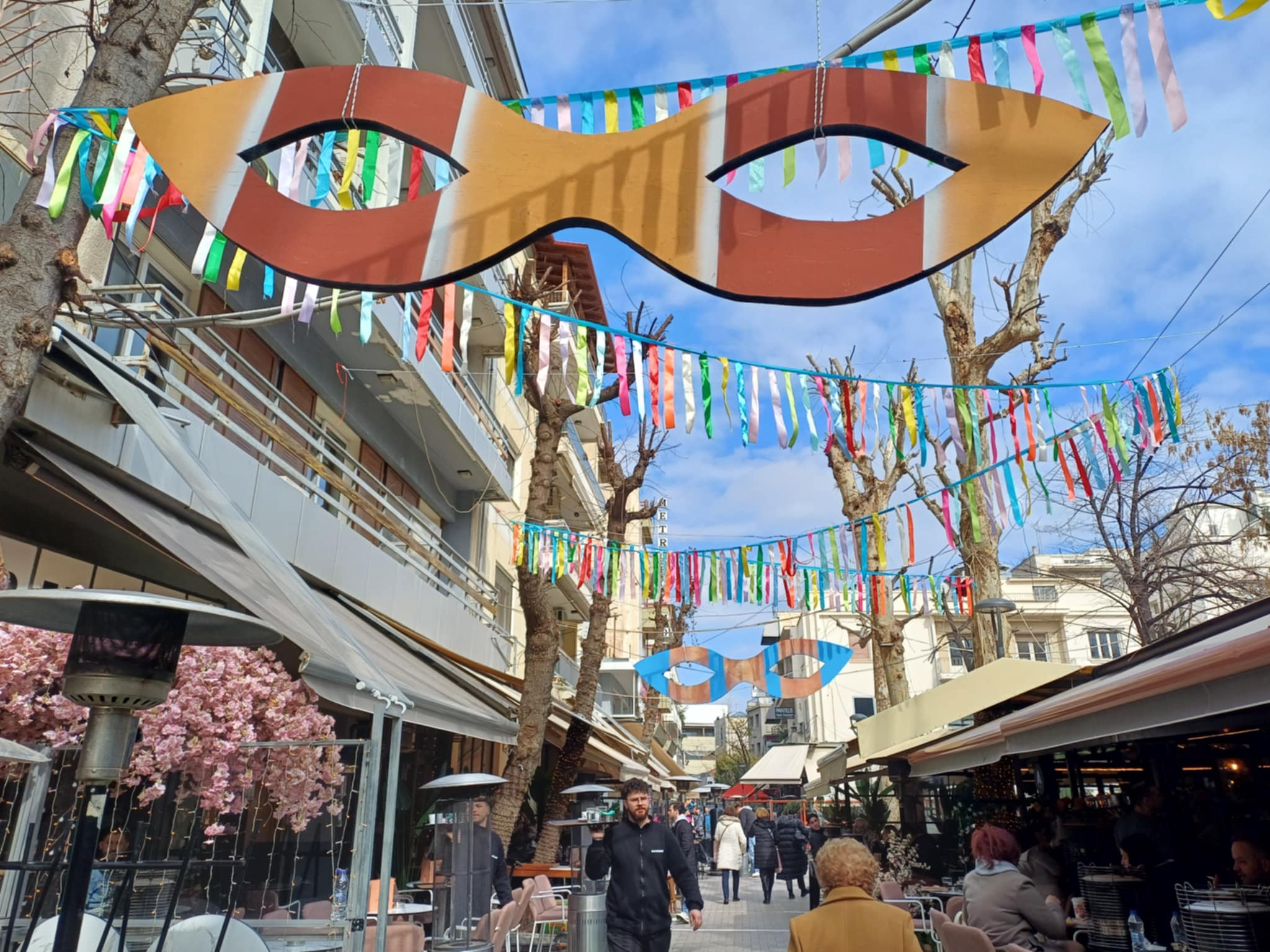 Άναψαν τα κάρβουνα στη Λάρισα ενόψει Τσικνοπέμπτης (ΦΩΤΟ)