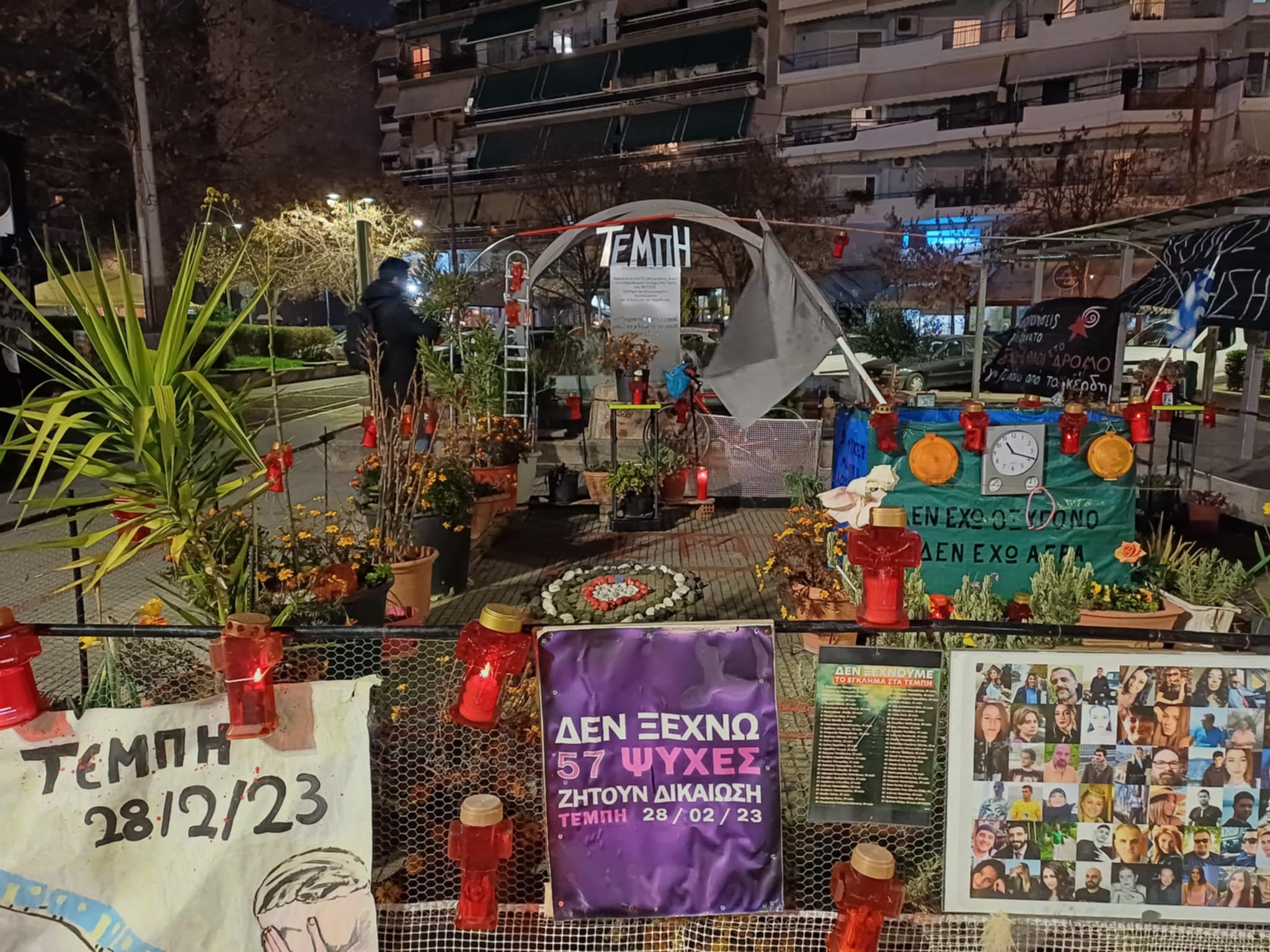 «Το έγκλημα στα Τέμπη δεν θα συγκαλυφθεί» φώναξαν οι φοιητές της Λάρισας στην πλατεία ΟΣΕ (ΦΩΤΟ+video)