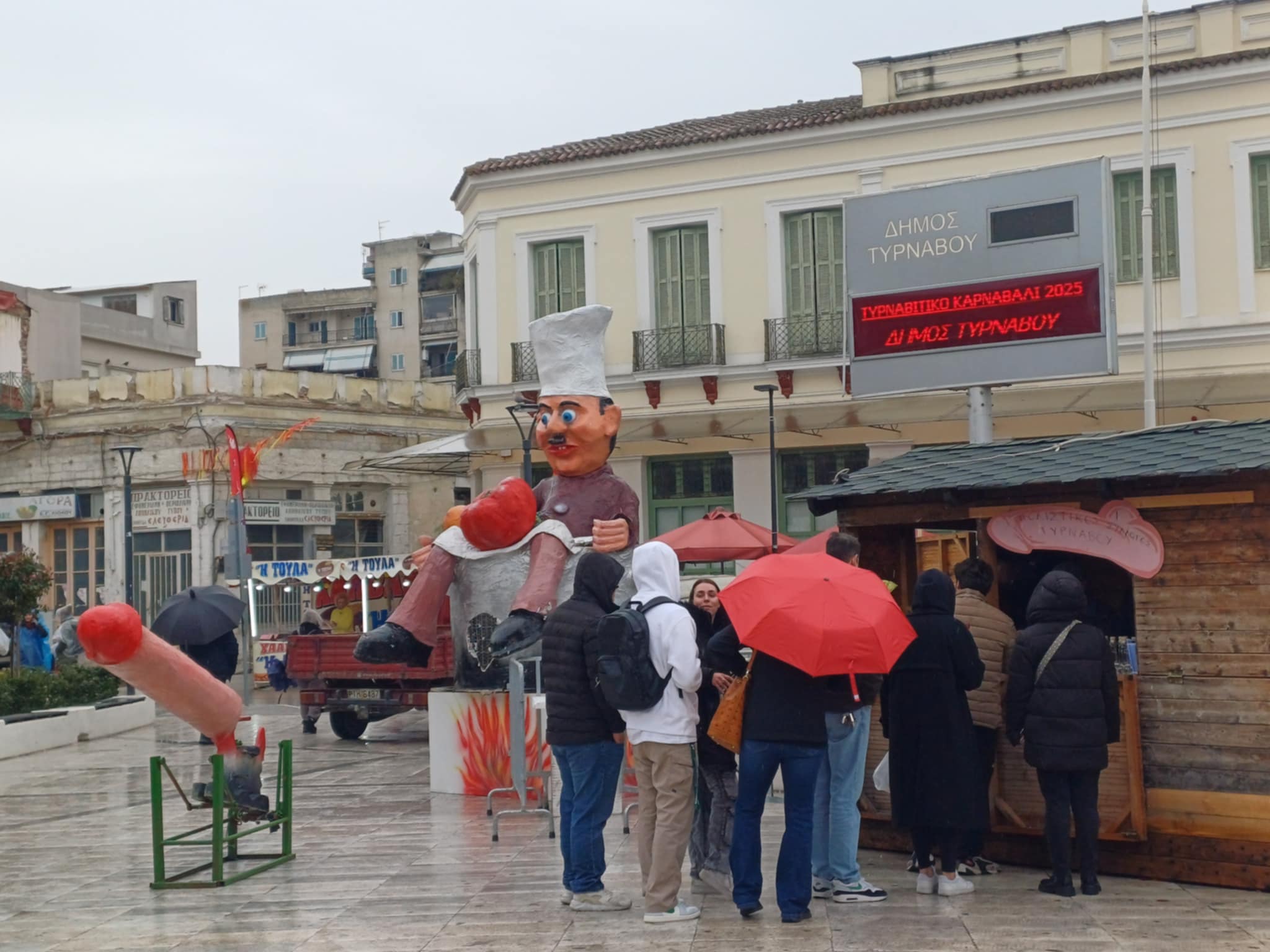 Αναβιώνει σήμερα Καθαρά Δευτέρα  παρά τη βροχή  το μπουρανί στον Τύρναβο (ΦΩΤΟ)