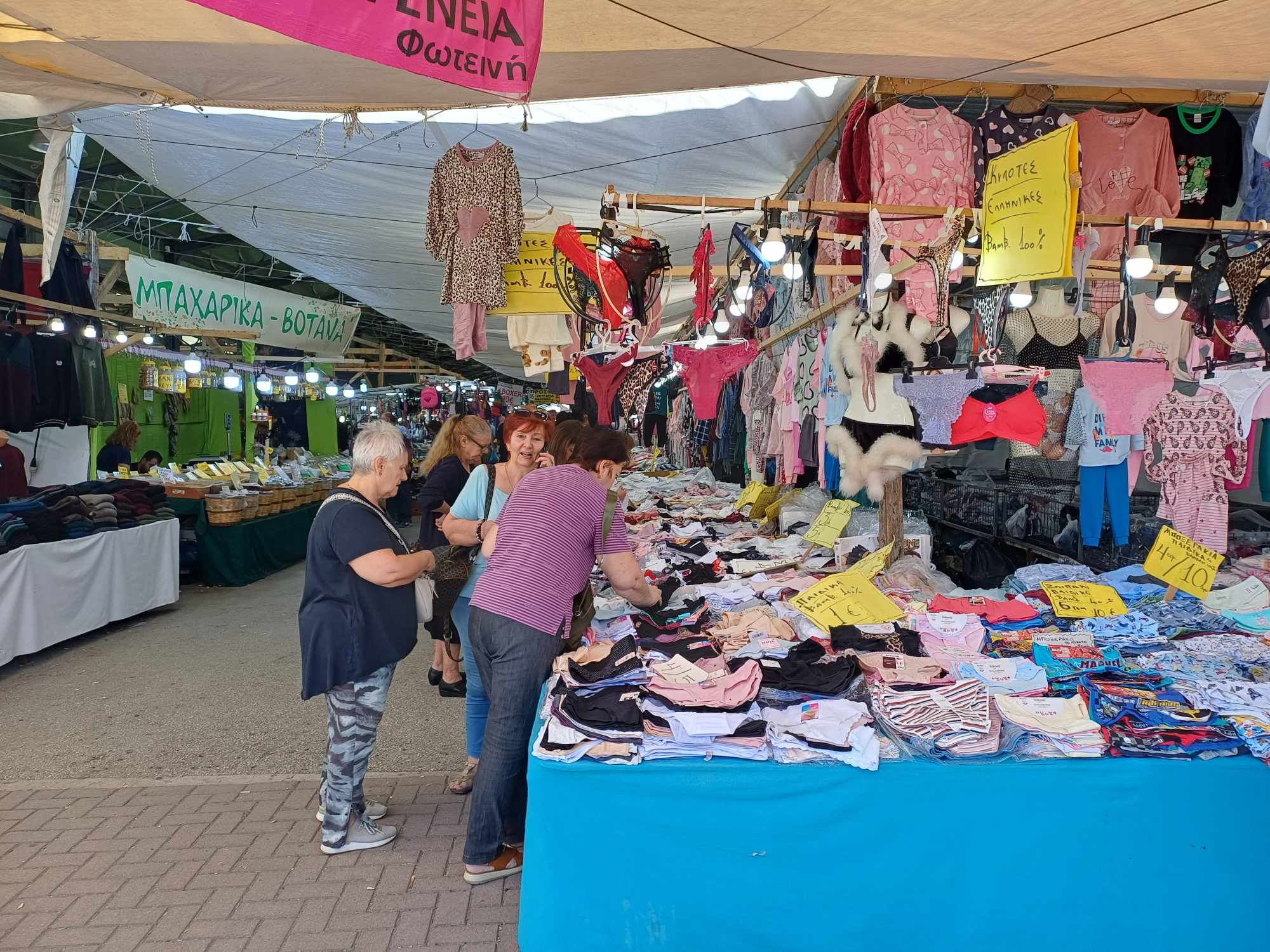 Κλείνει απόψε τα μεσάνυχτα το παζάρι, σπάζοντας ρεκόρ επισκεψιμότητας- κοσμοσυρροή από το πρωί (ΦΩΤΟ)