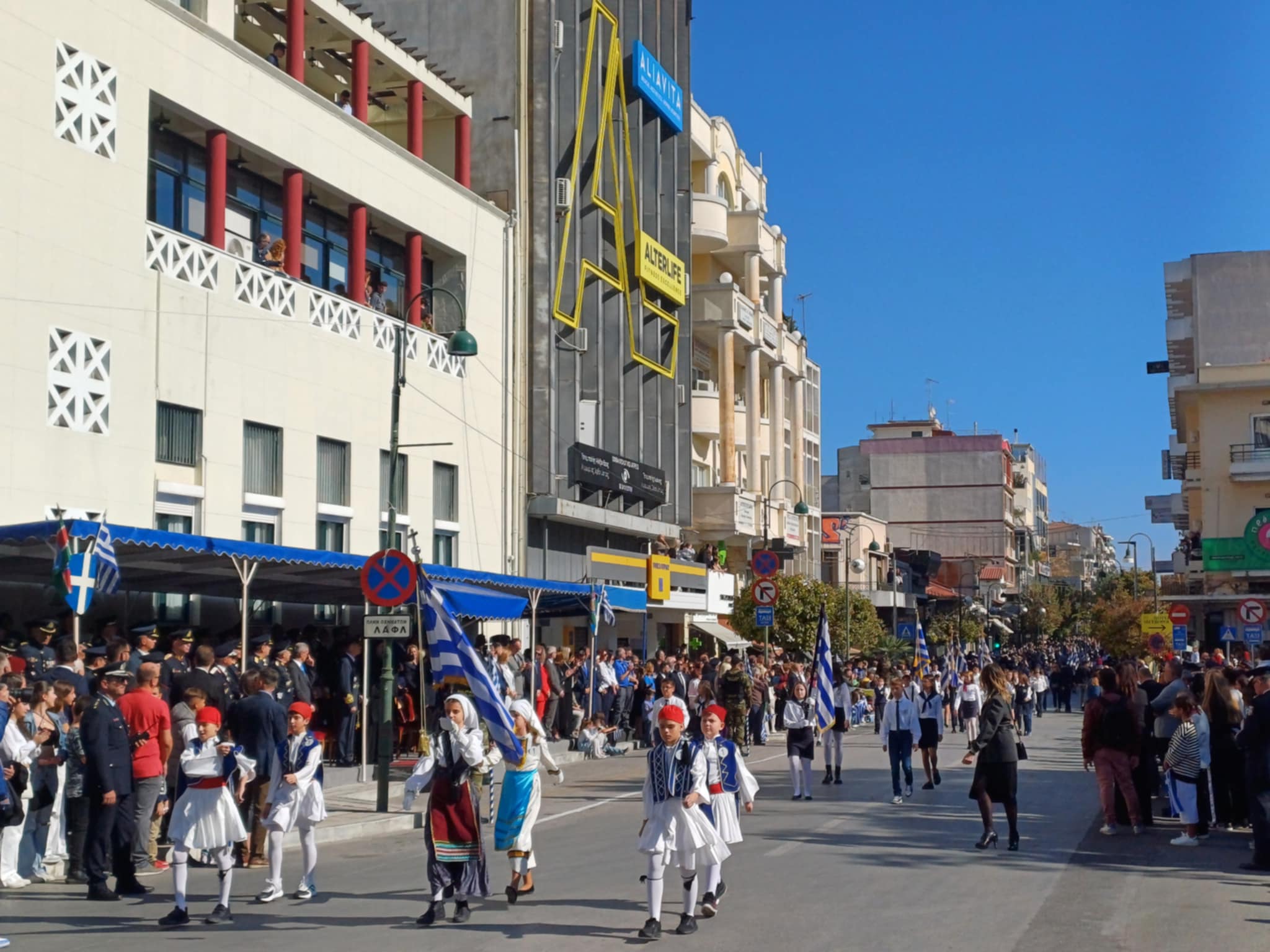 Λεβεντιά και περηφάνια στην παρέλαση των μαθητών της Λάριας (ΦΩΤΟ