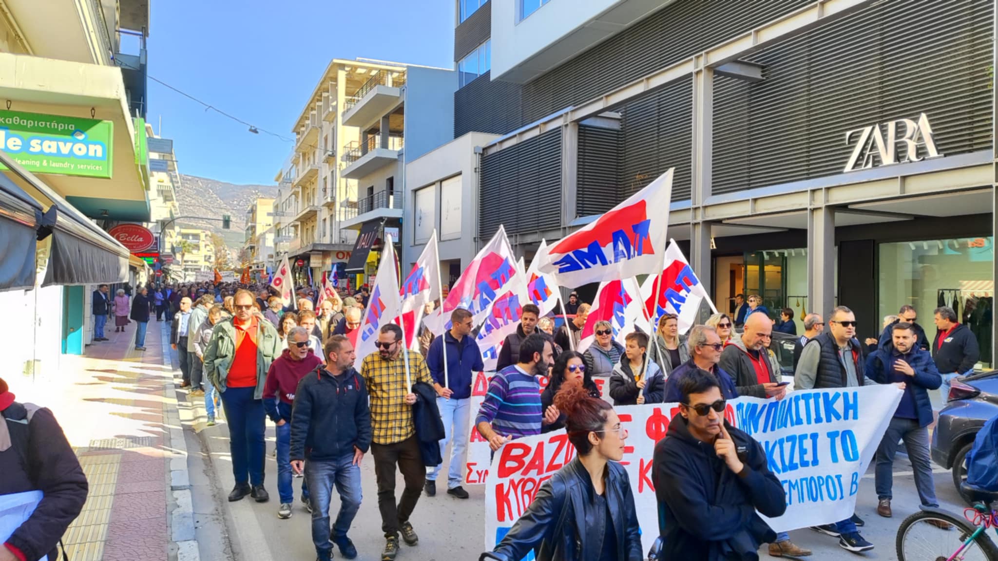 Μαζική συμμετοχή εργαζομένων στυην απεργιακή συγκέντρωση στον Βόλο (ΦΩΤΟ)