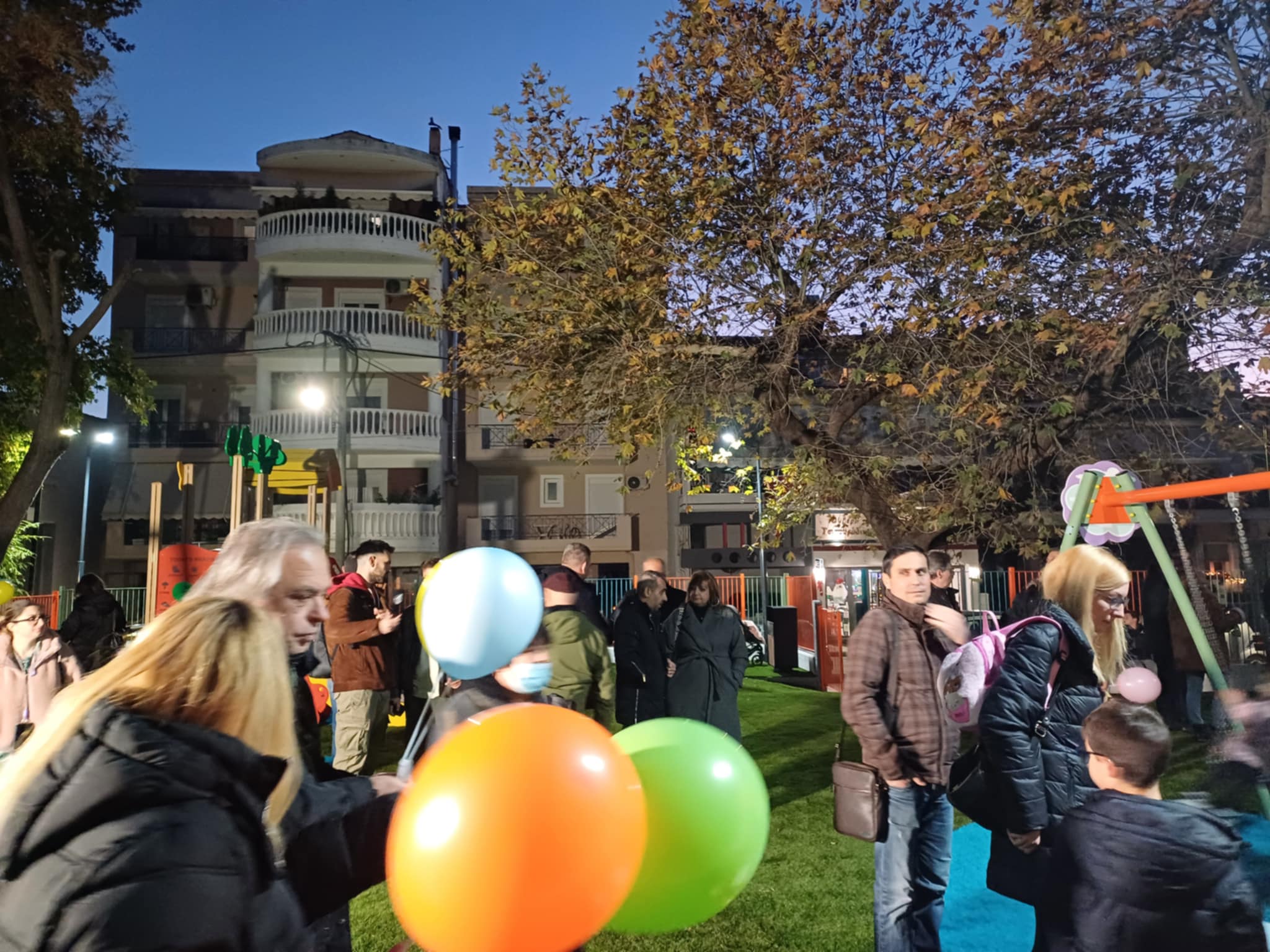 Gιορτινές εκδηλώσεις σε Νεάπολη και Λιβαδάκι από το Δήμο Λαρισαίων στις ανανεωμένες παιδικές χαρές (ΦΩΤΟ)