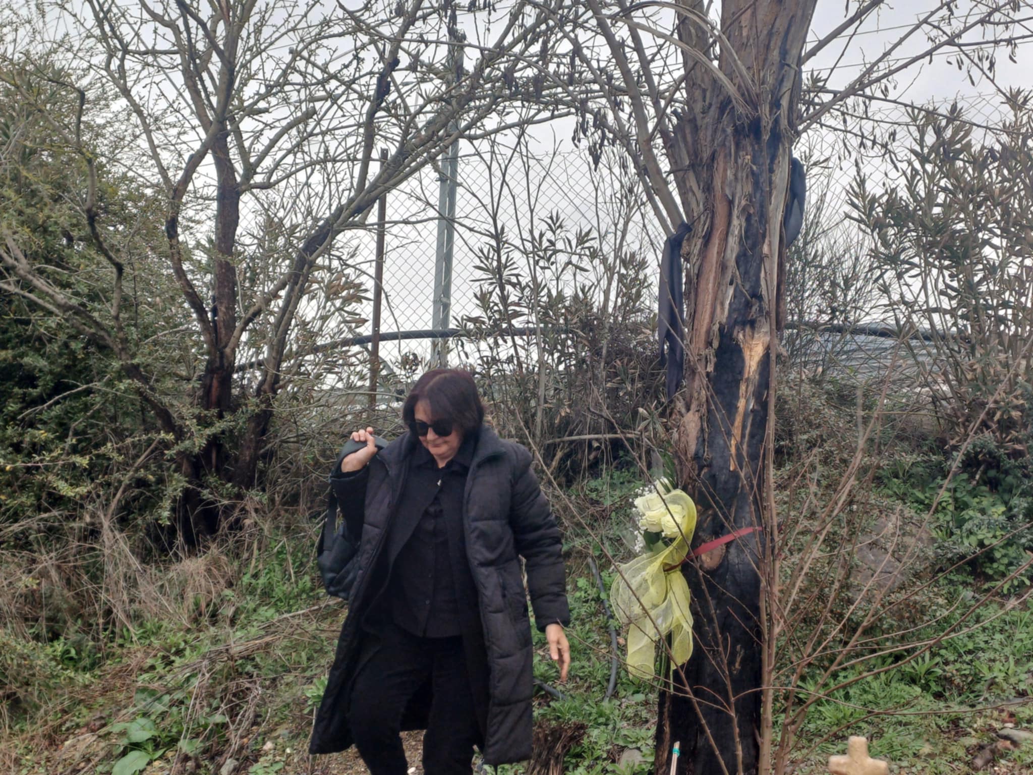 Σπαρακτικές σκηνές και απέραντη θλίψη στο μνημόσυνο στα Τέμπη (ΦΩΤΟ)