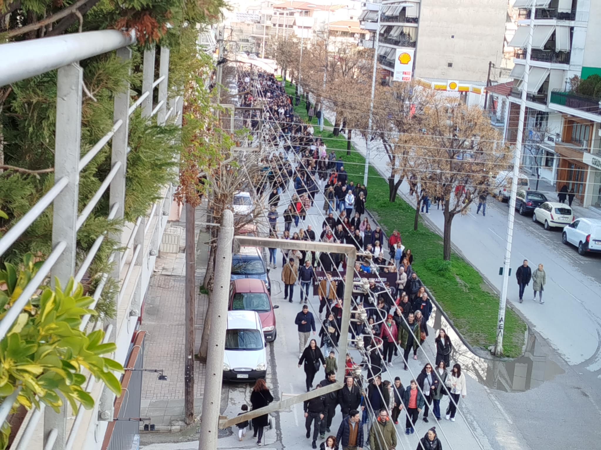 Οι Λαρισαίοι μίλησαν: Πάνδημη απαίτηση για δικαιοσύνη-πρωτόγνωρο συλλαλητήριο και πορεία προς το σταθμό (ΦΩΤΟ+video)