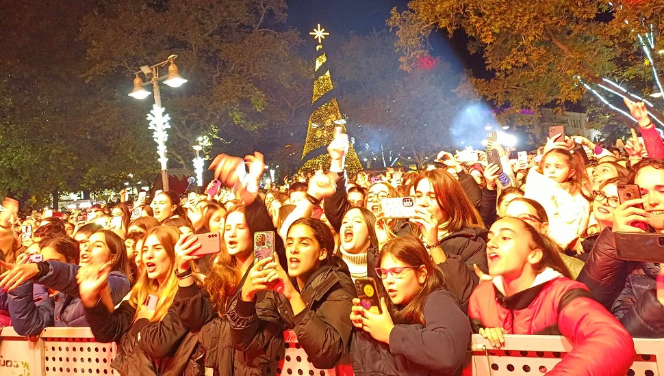 Με Σταβέντο, Εύη Αδάμου και αιχμές για την κατάργηση του Δημ. Ωδείου η φωταγώγηση απόψε στη Λάρισα (φωτ. +video)