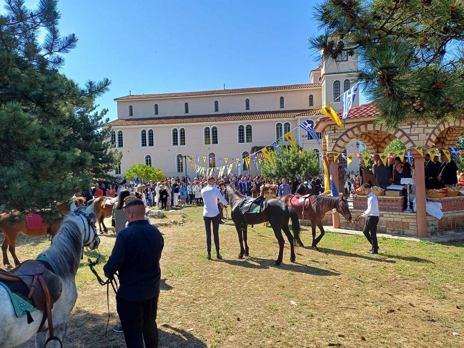 Καβάλα παν στην εκκλησιά , καβάλα προσκυνάνε... στους Γόννους ανήμερα του Αη Γιώργη (ΦΩΤΟ)