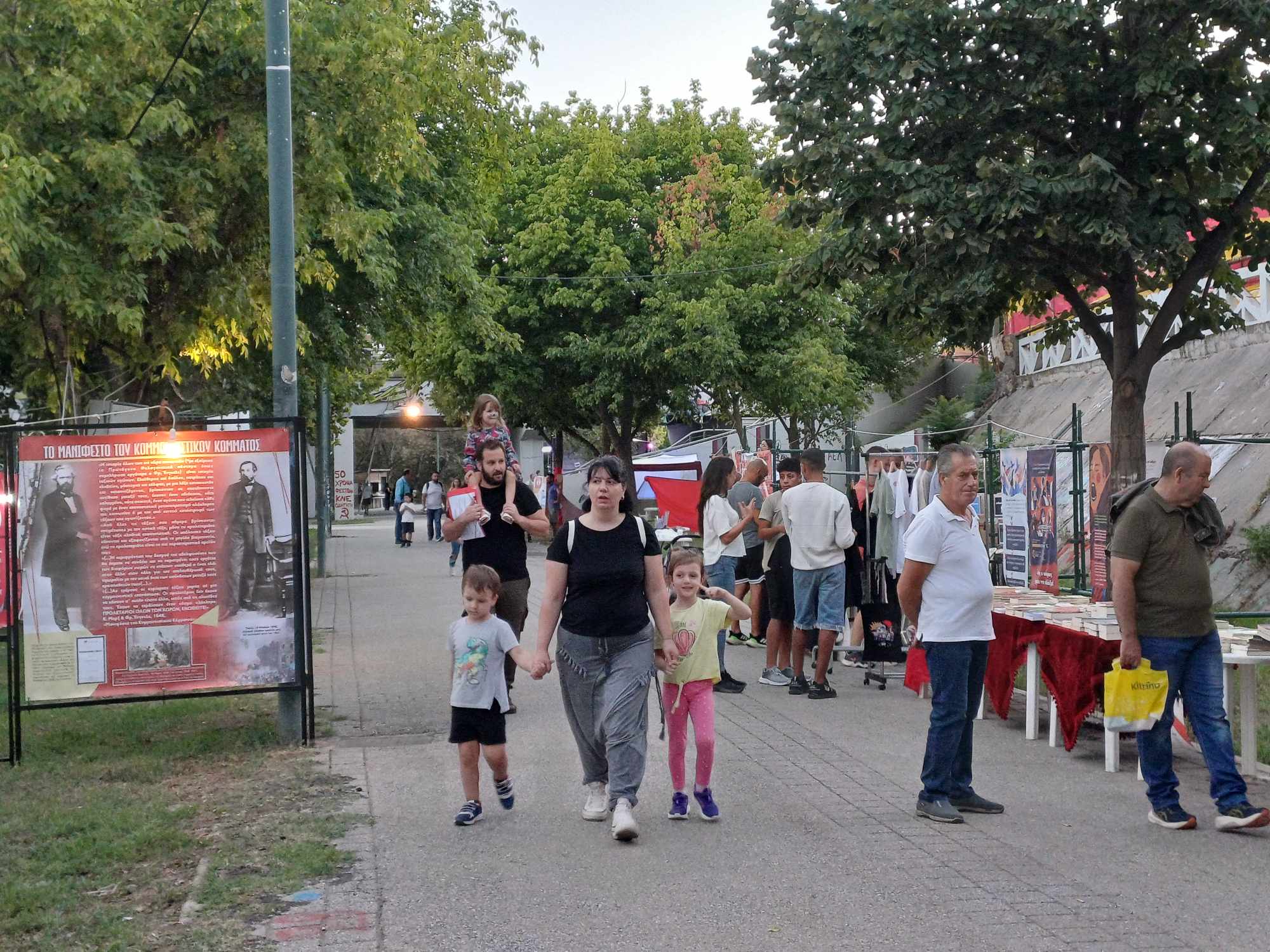 Άνοιξε  τις πύλες του το 50ο Φεστιβάλ ΚΝΕ Οδηγητή στη Λάρισα με συναυλίες και ...Αλέκα Παπαρήγα (ΦΩΤΟ)