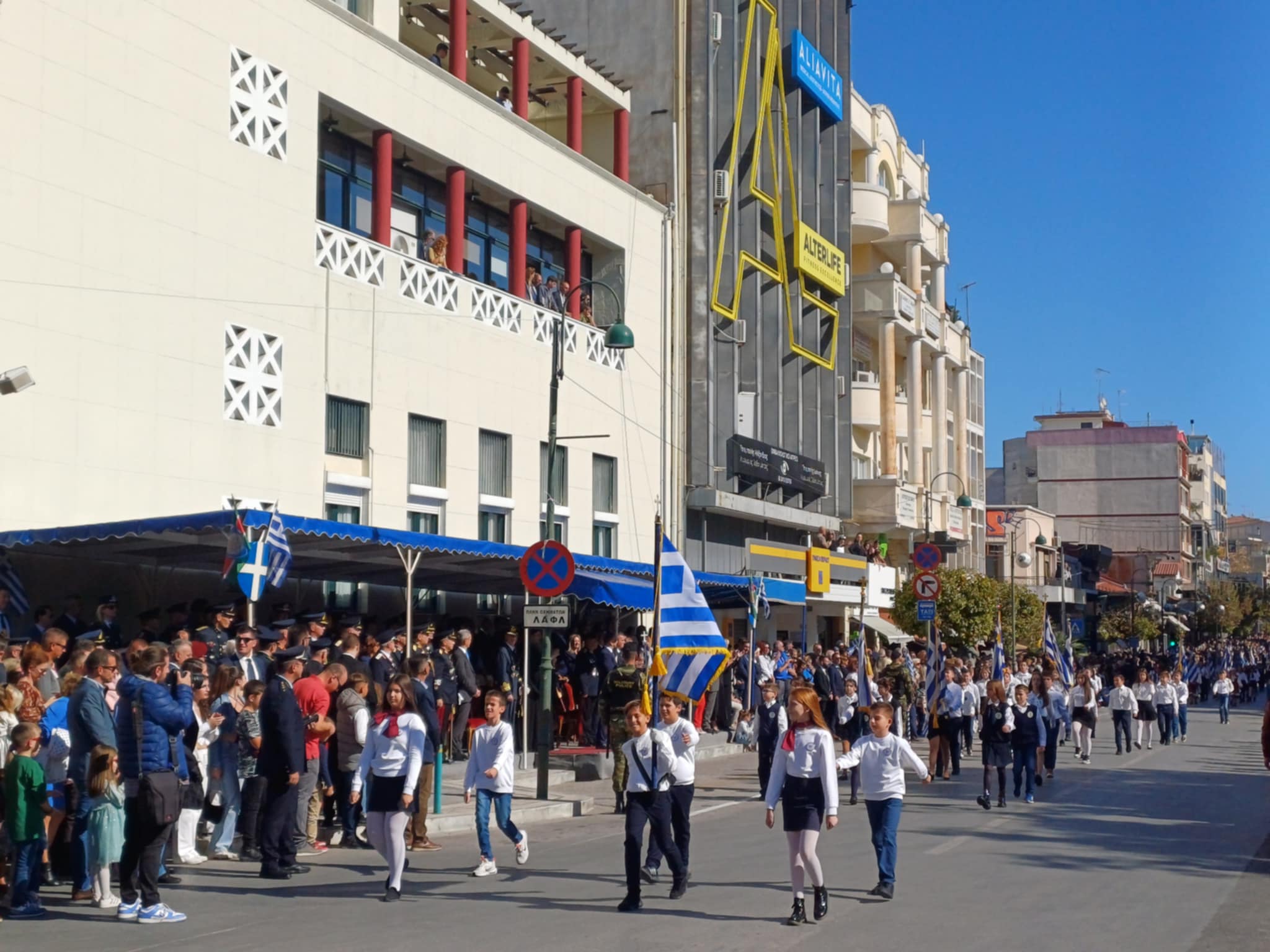 Λεβεντιά και περηφάνια στην παρέλαση των μαθητών της Λάριας (ΦΩΤΟ