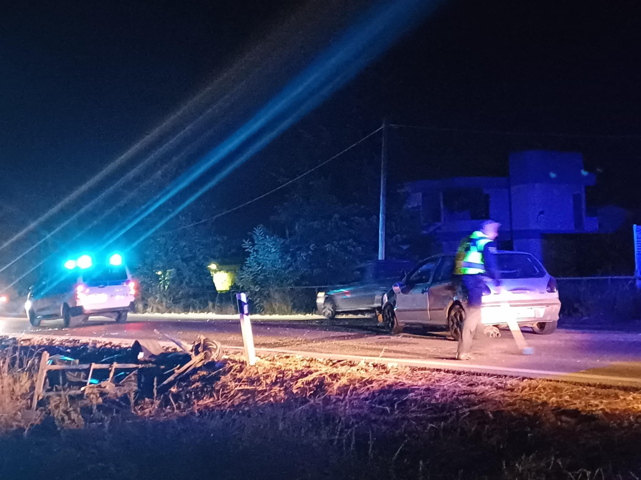 Θεματικό τροχαίο έξω από τη Λάρισα:  Αυτοκίνητο συγκρούστηκε με τζιπ στον κόμβο Πλατυκάμπου (ΦΩTO)