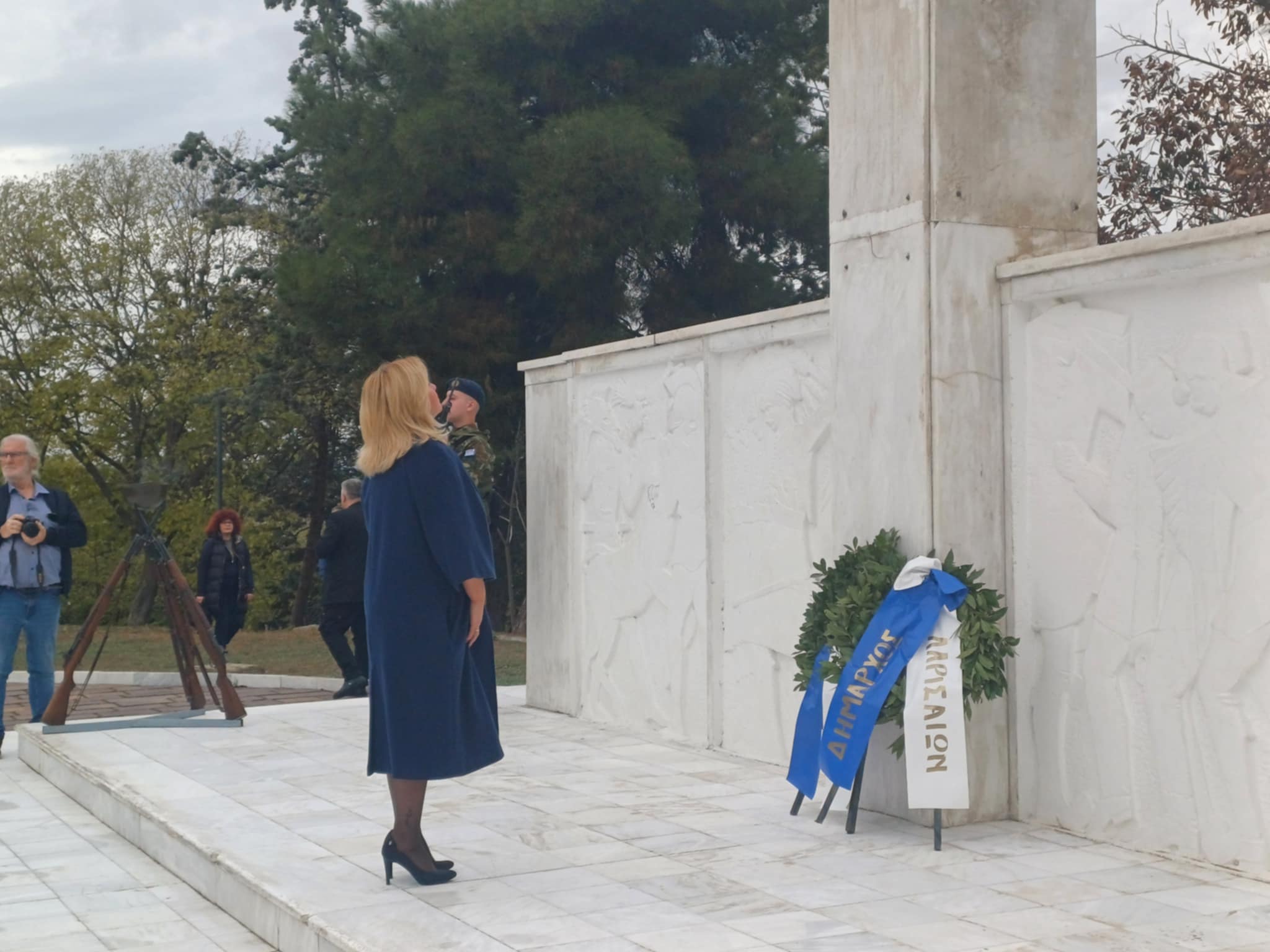 Δοξολογία στον Άγιο Αχίλλιο και κατάθεση στεφάνων στο Ηρώο εορτάστηκε η ημέρα των Ενόπλων Δυνάμεων στη Λάρισα (ΦΩΤΟ)