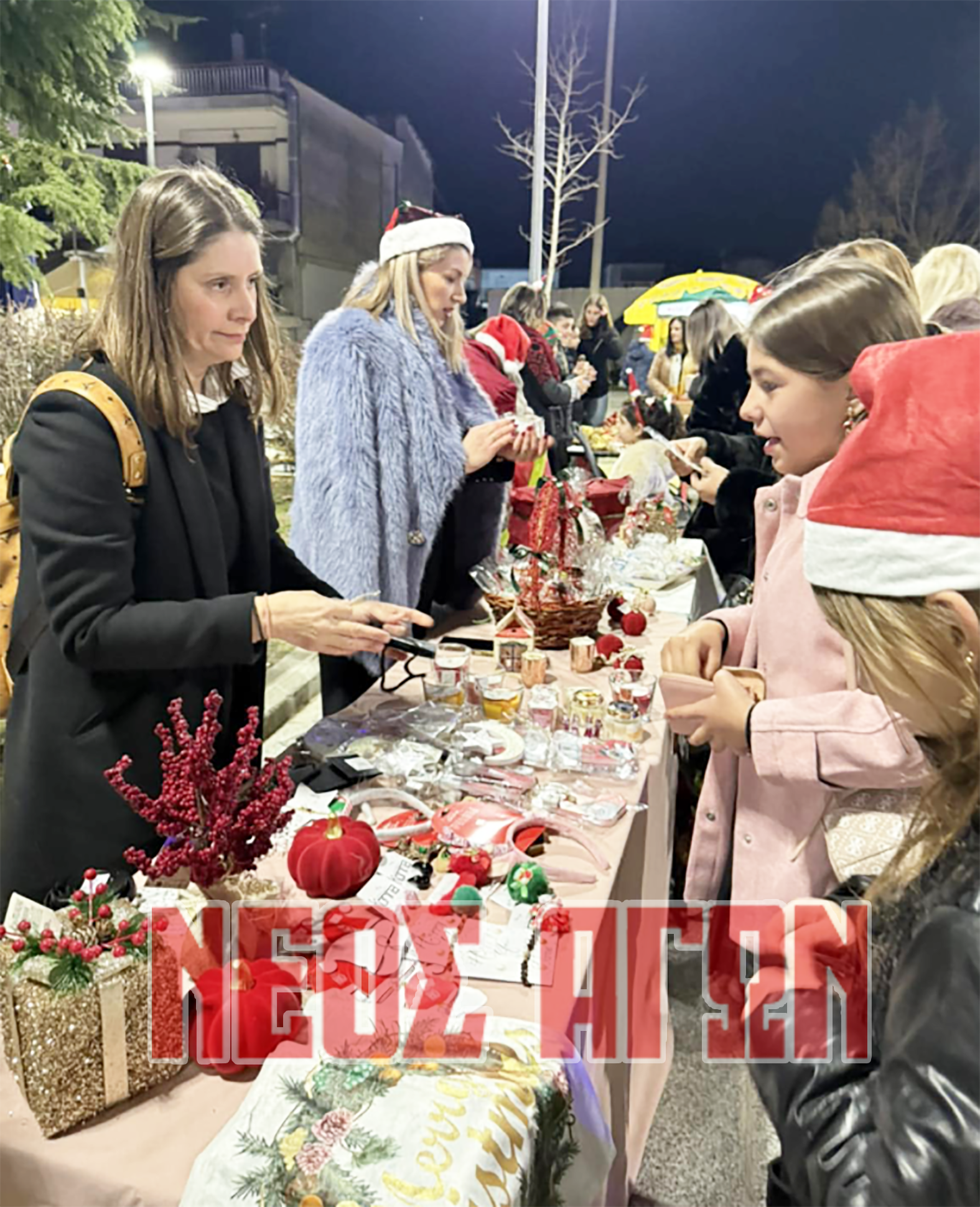 Λαμπερή και γεμάτη ελπίδα η φωταγώγηση του Χριστουγεννιάτικου δέντρου στον Παλαμά (φωτο - βίντεο)